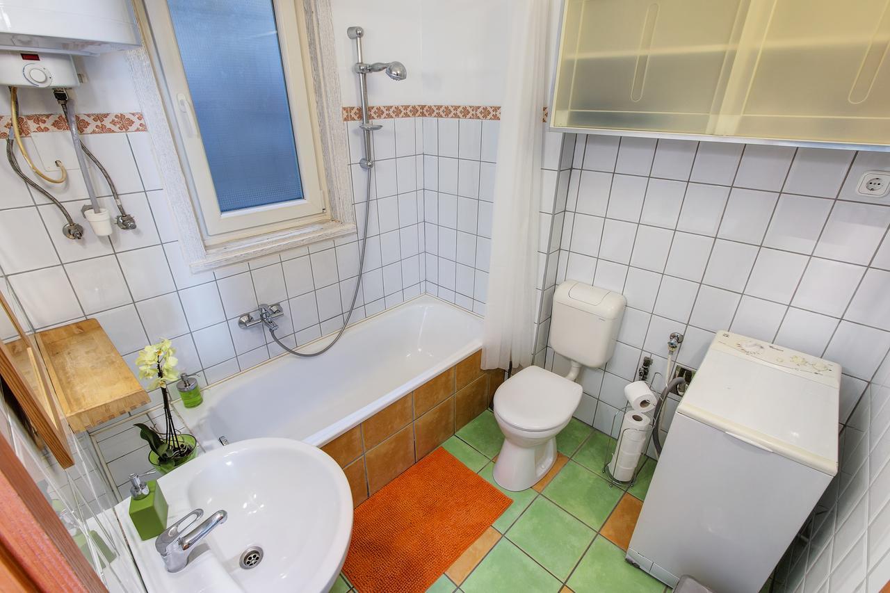 Near The Heroes Square Apartman