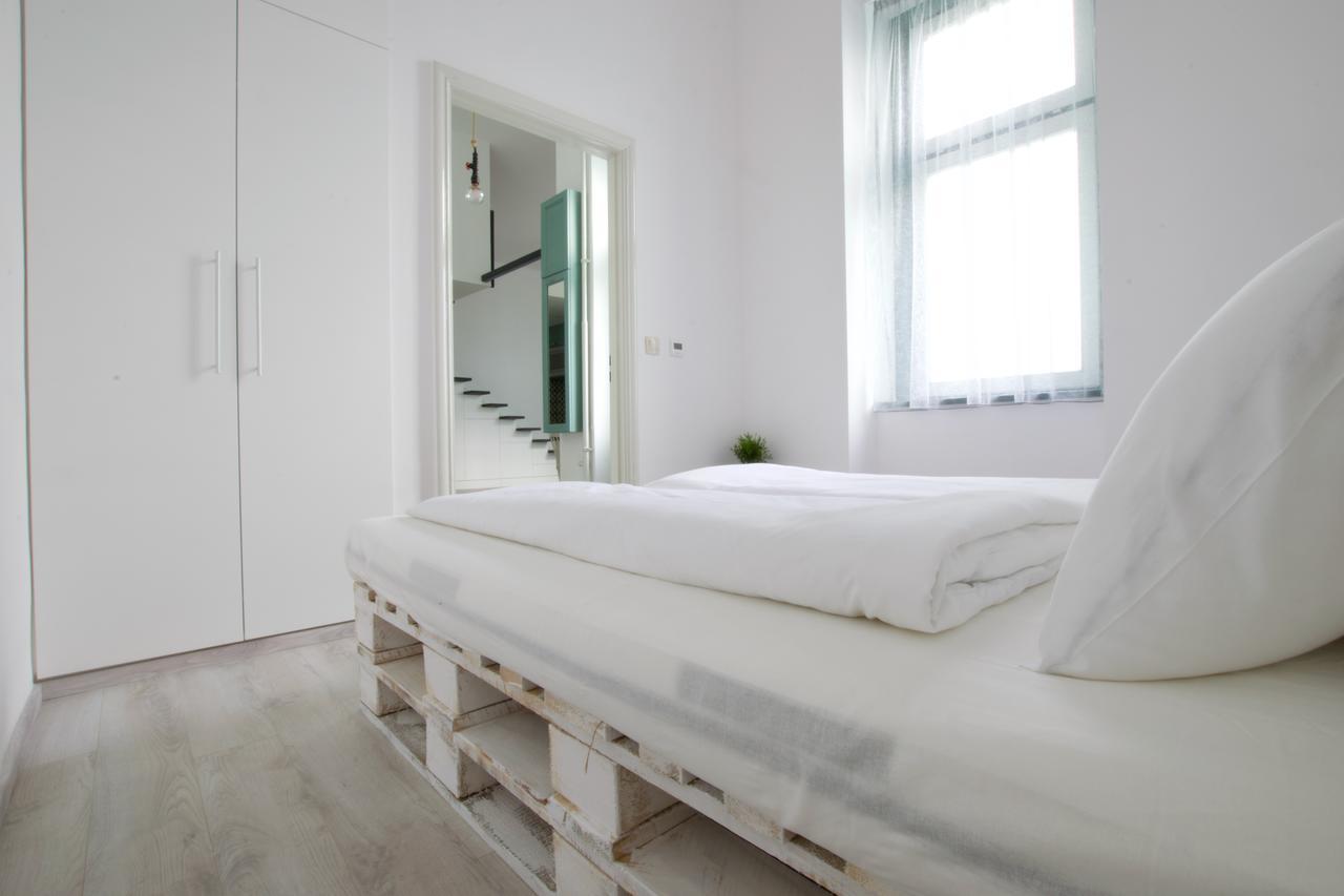 Standard By Hi5 - Wesselényi 8 Budapest