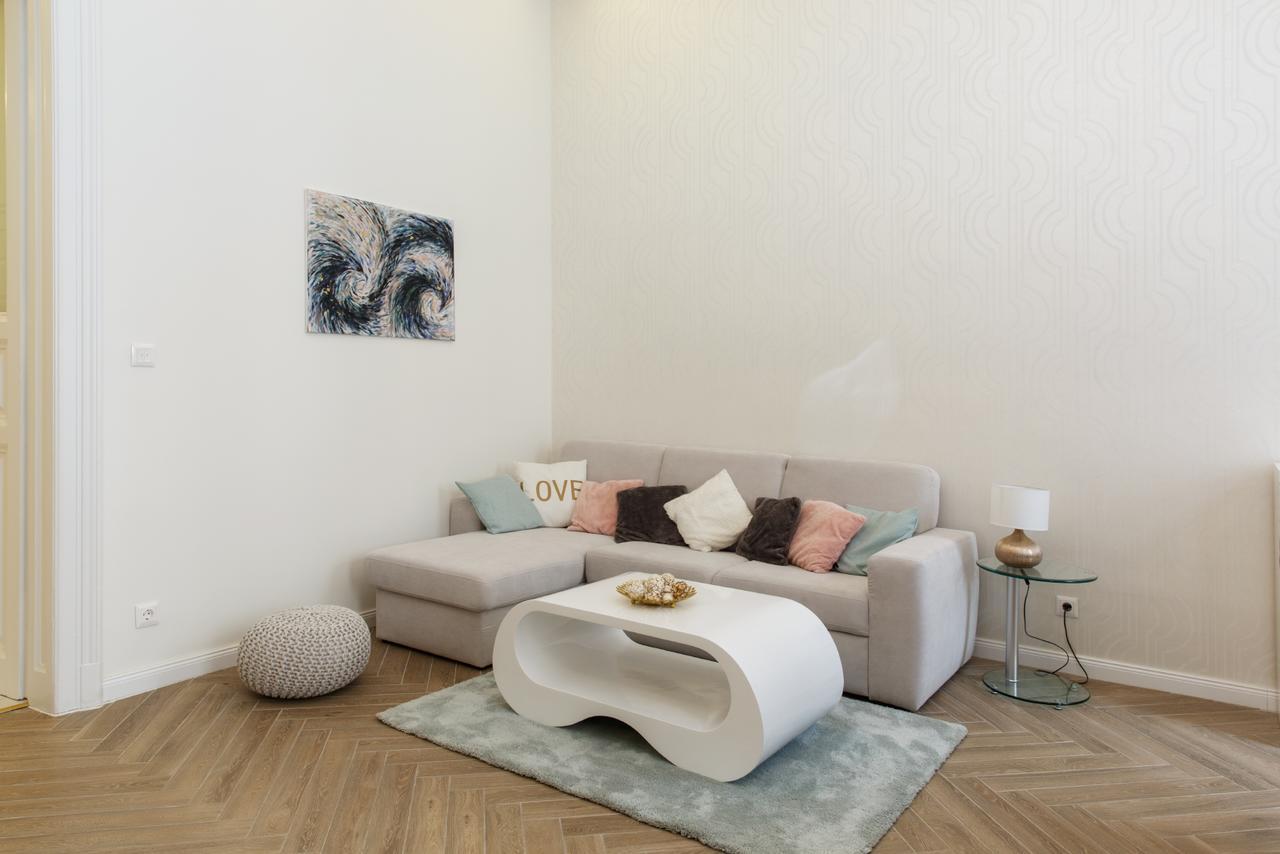 Jenny Luxury Two Bedrooms Apartment. * Budapest