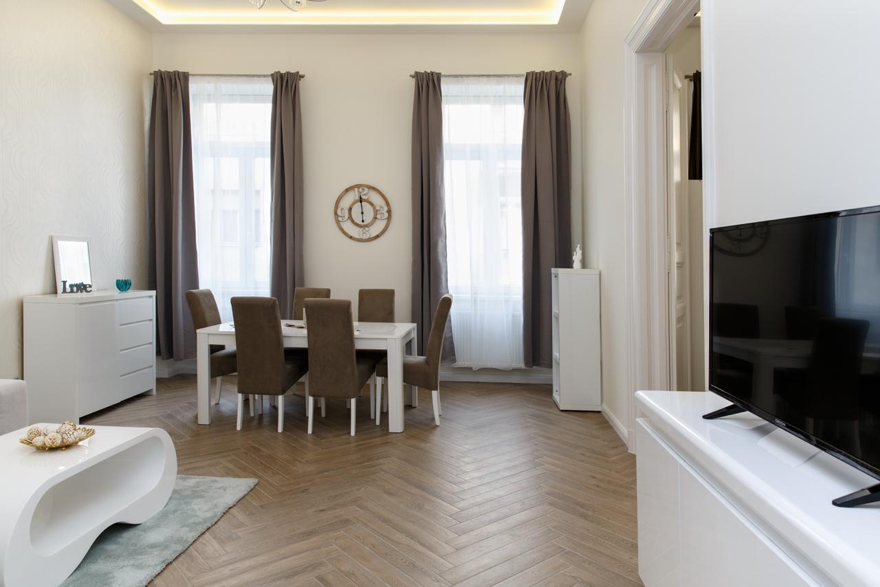 Apartamento Jenny Luxury Two Bedrooms Apartment. *