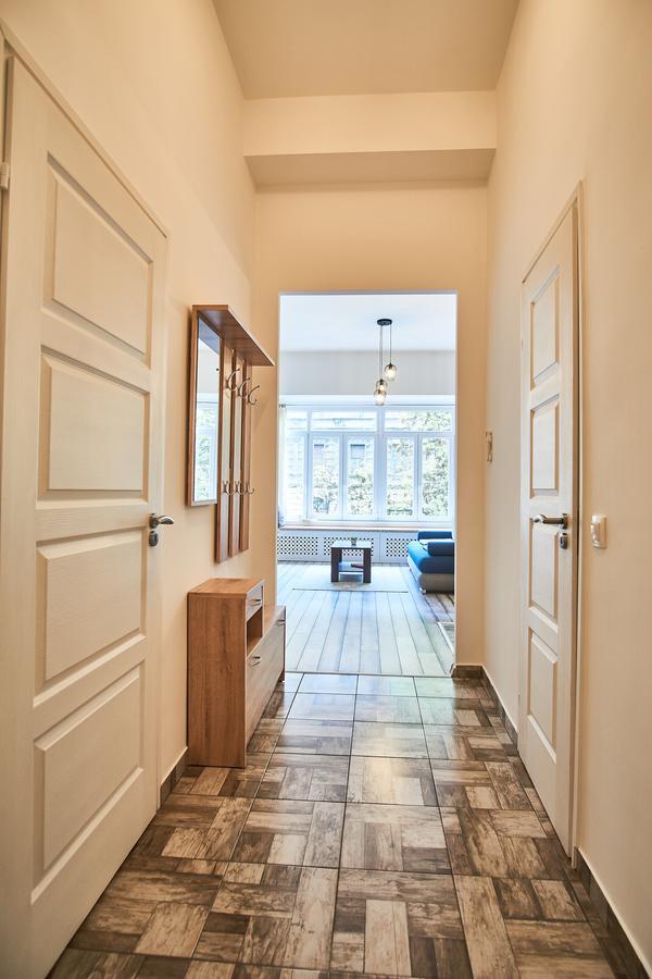 Singer | Apartment *