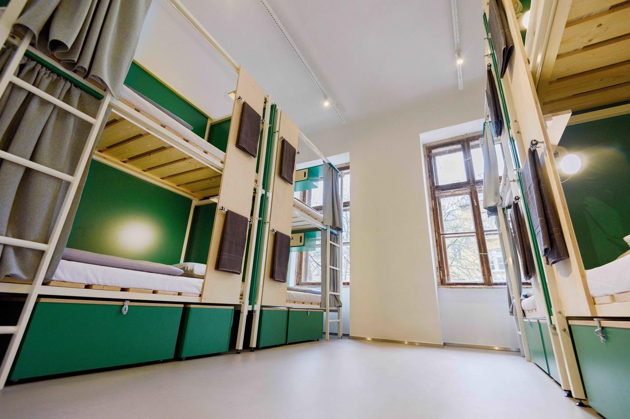Hostal Flow Spaces *