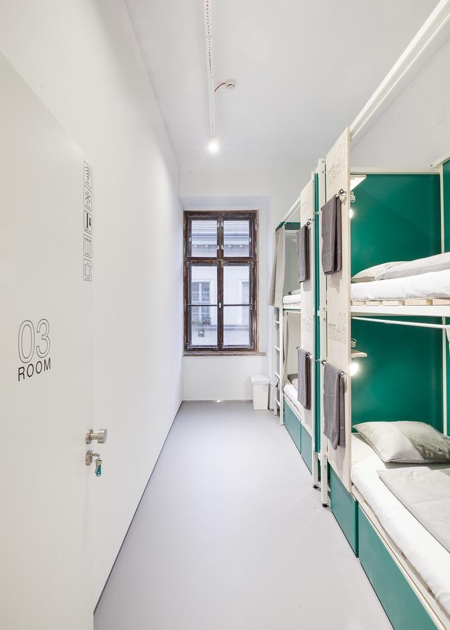 Hostal Flow Spaces *
