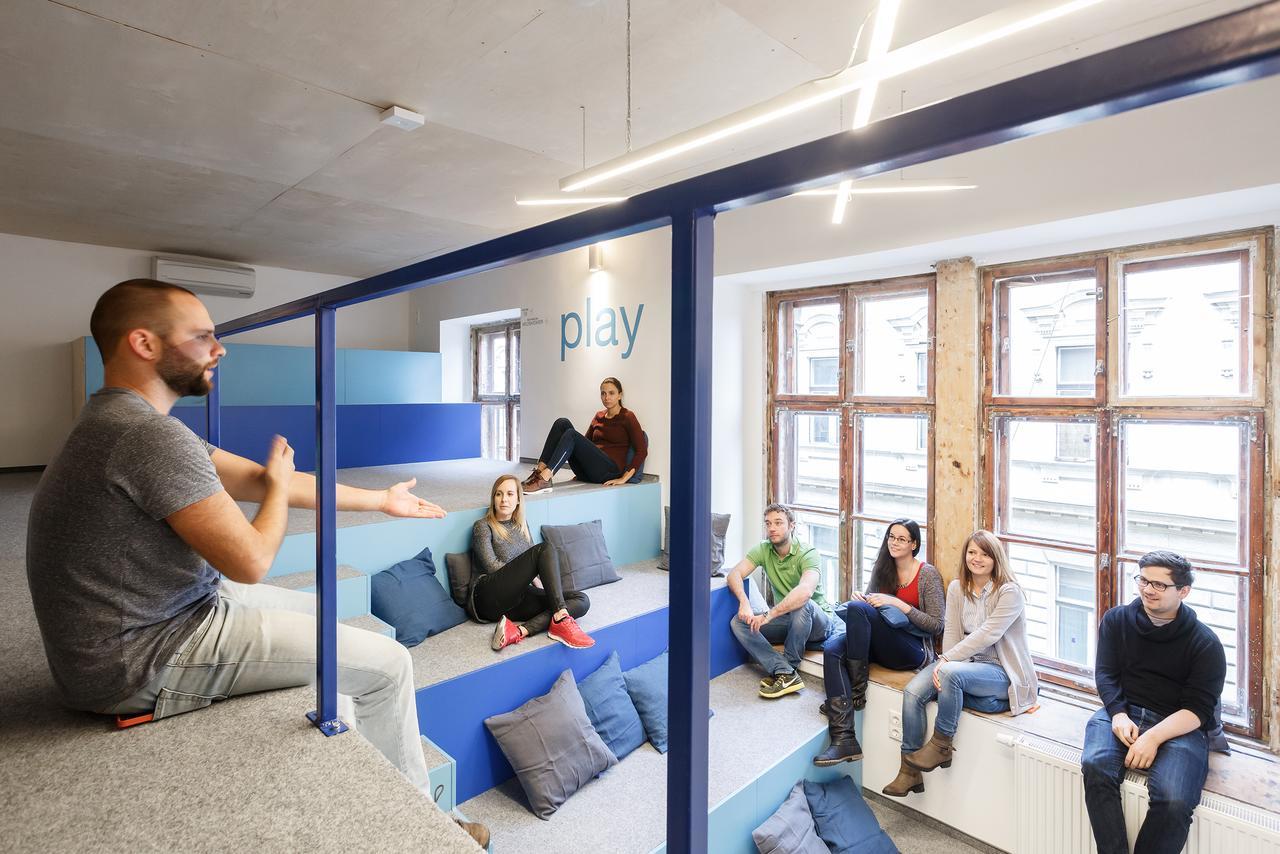 Flow Spaces Hostel *