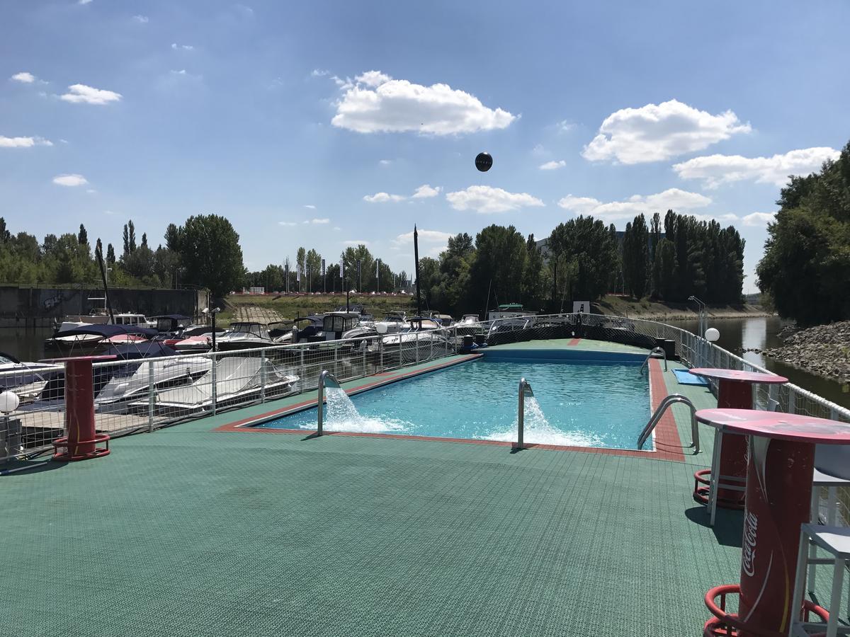 Botel Summer