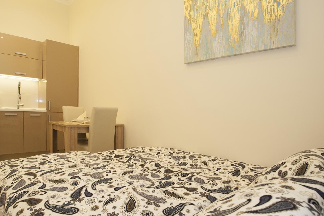 Apartment Roxana *