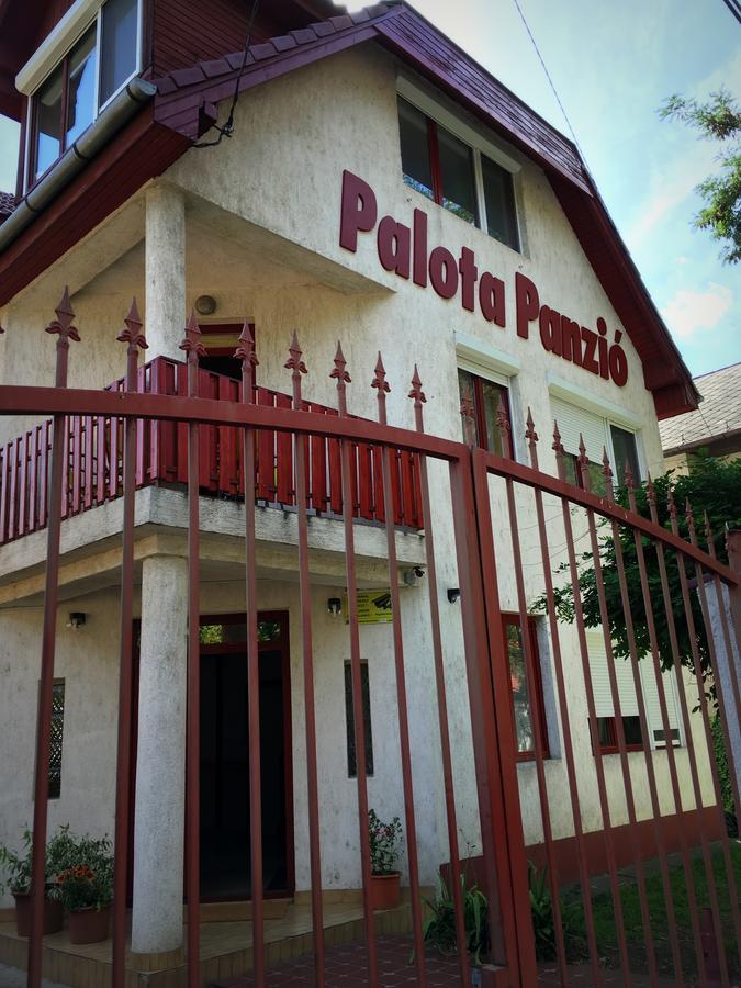Palota Panzio Bed & Breakfast