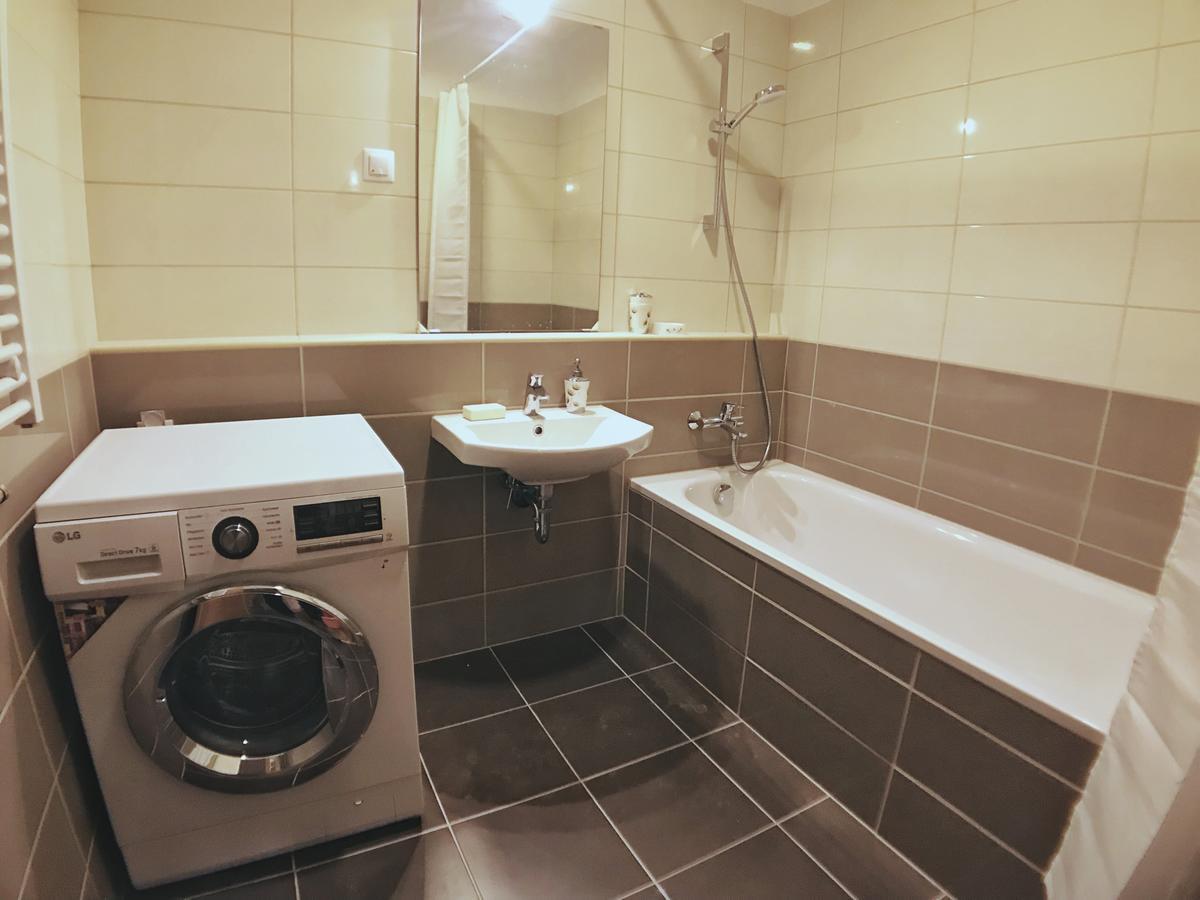 Sunflower Apartment *