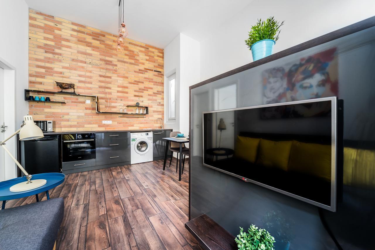New Dob 53-4 Center Apartment *