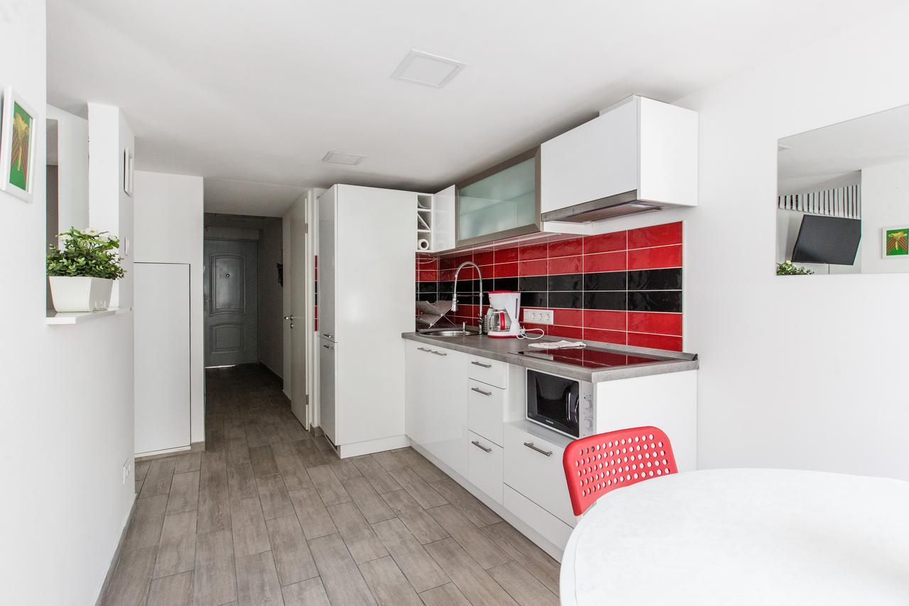 E-52 In Center Apartment