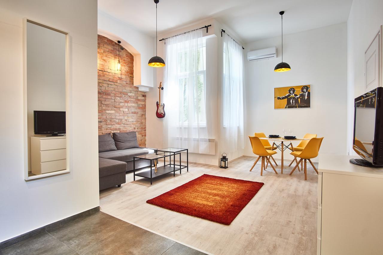 Design In The Center With Ac *