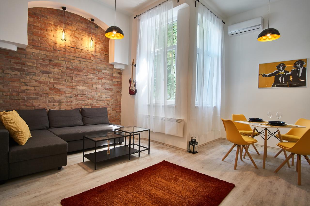 Design In The Center With Ac *