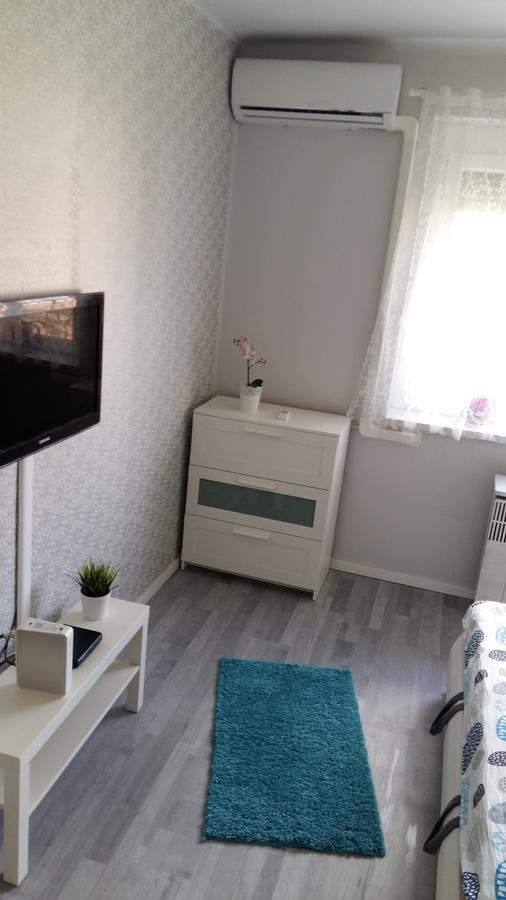 Rona Apartman
