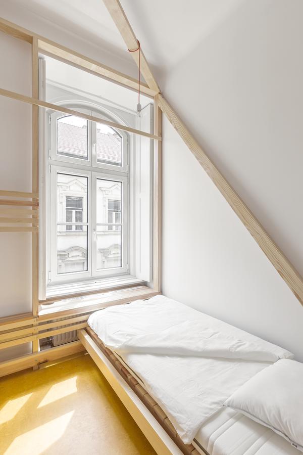 Hostal Flow Spaces *