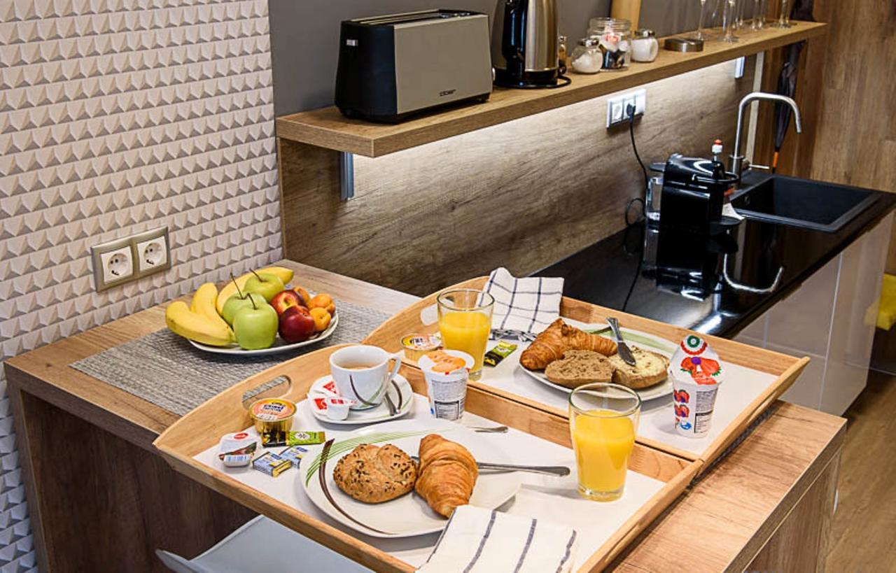Karoly Corner Residences Apartamento