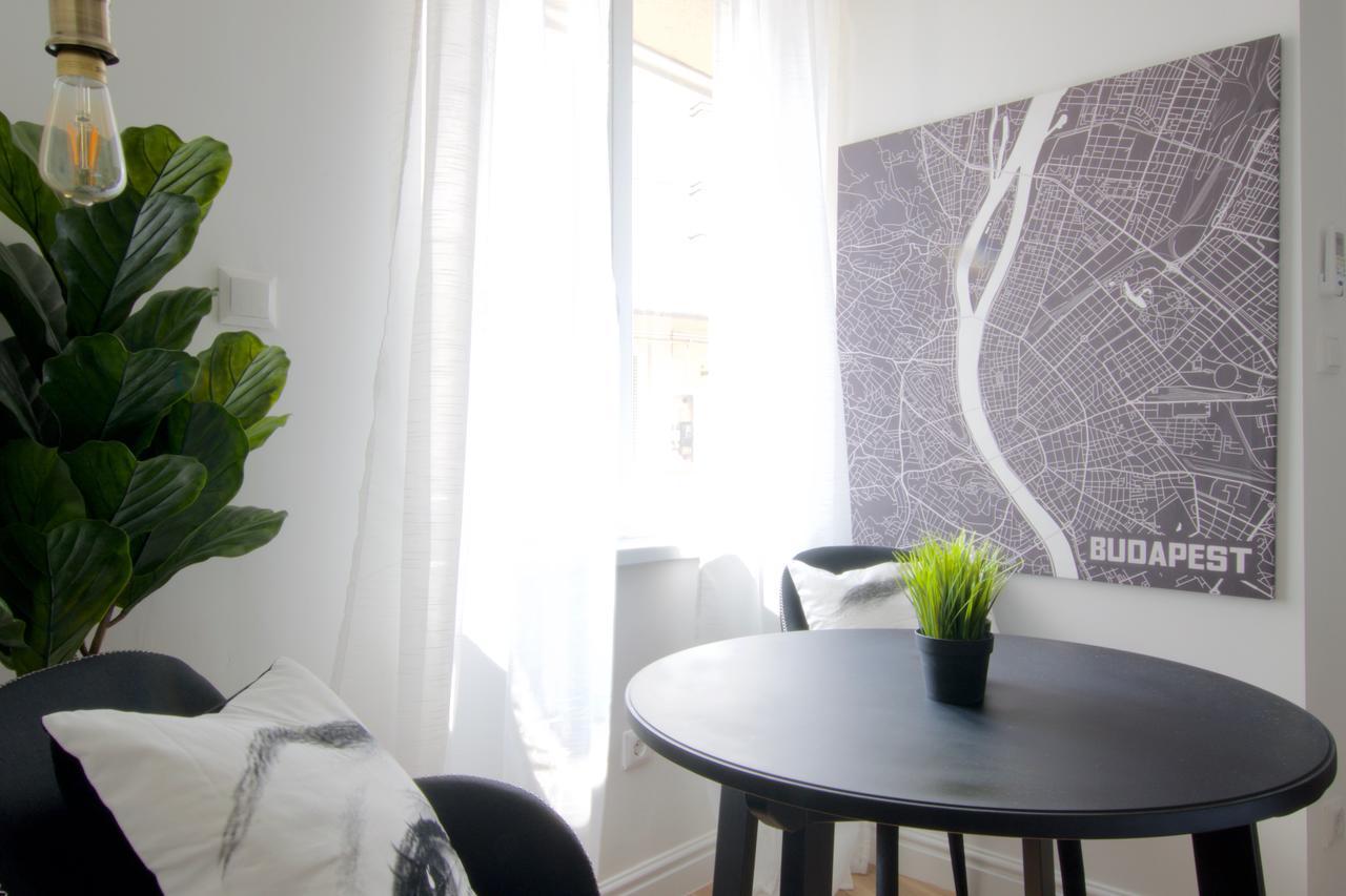 Luxury By Hi5 - Regiposta * Budapest