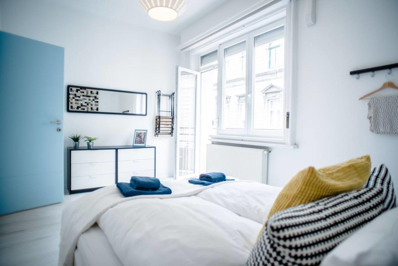 New With 3 Bedrooms, A/c And Balcony Budapest