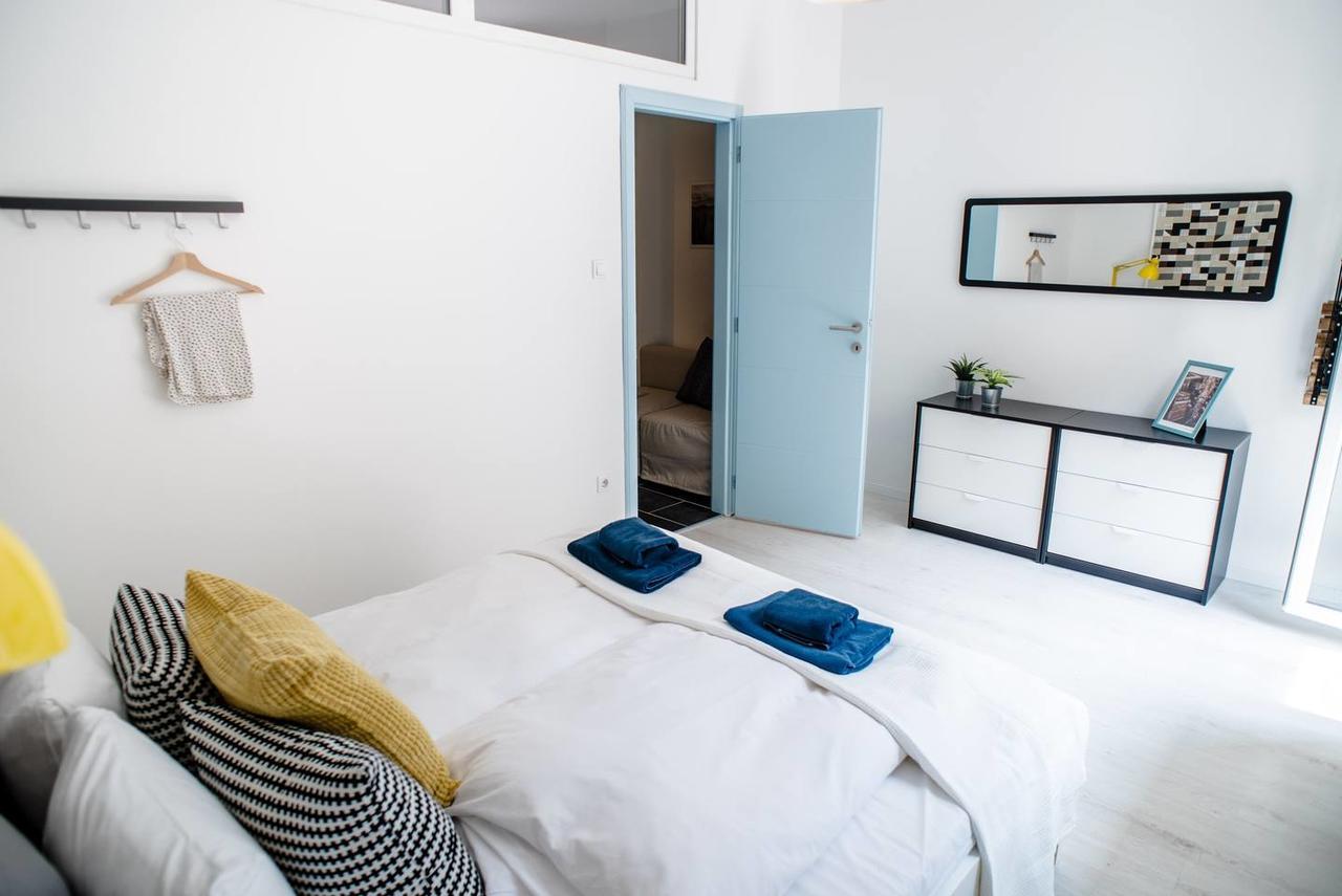 Apartment New With 3 Bedrooms, A/c And Balcony