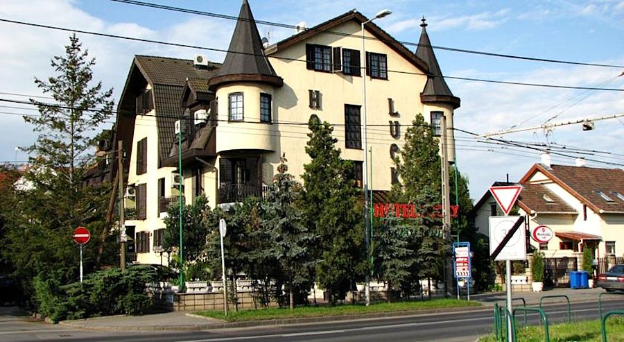 Lucky Hotel