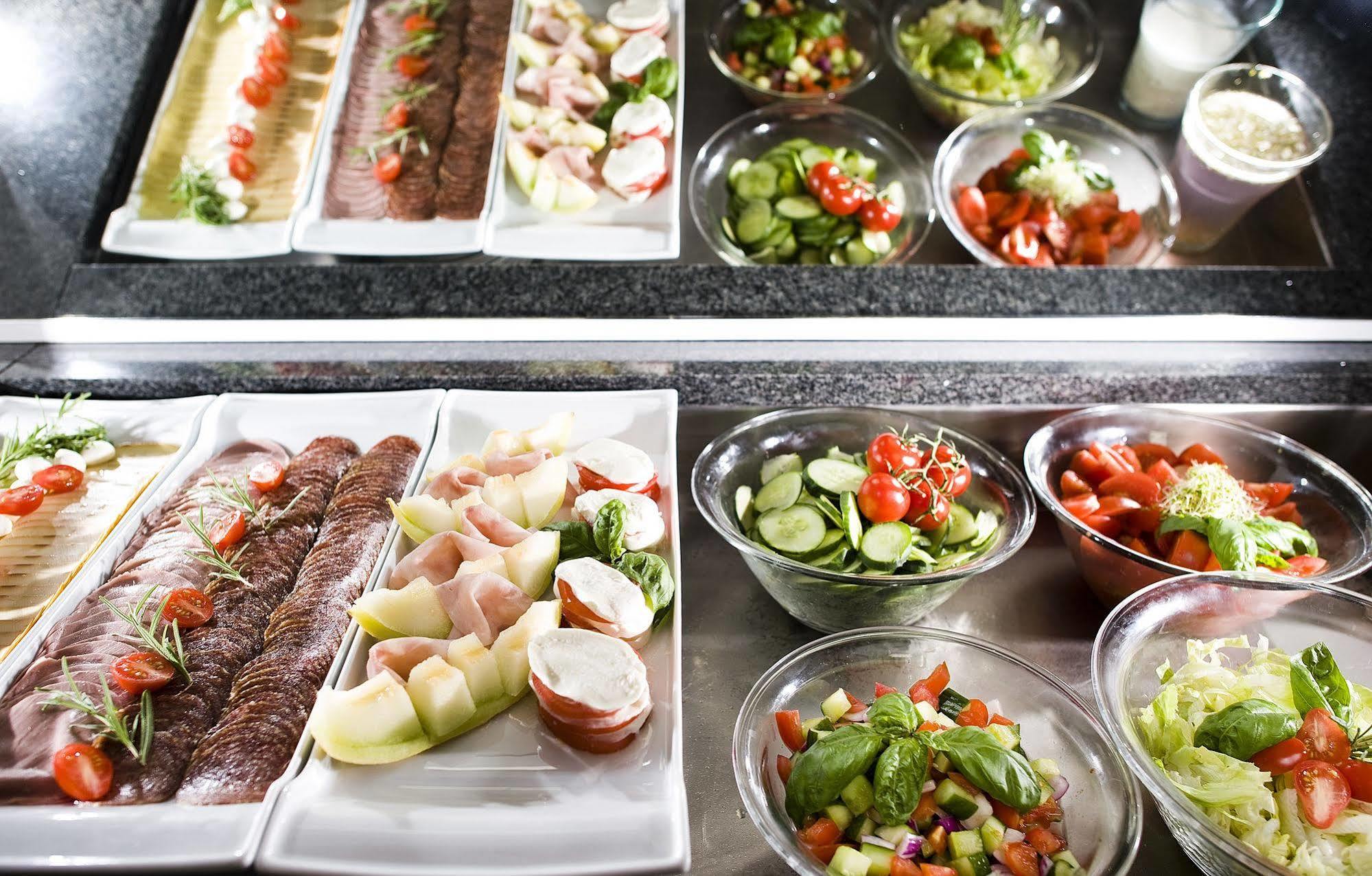 Royal Park Boutique Hotell 4*