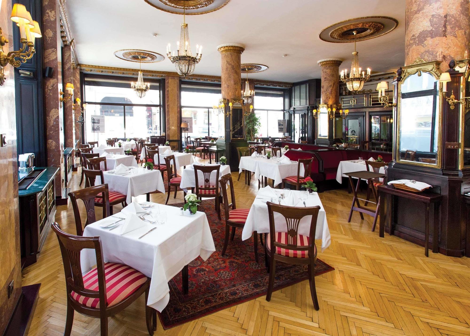 Danubius Astoria City Center Hotell 4*