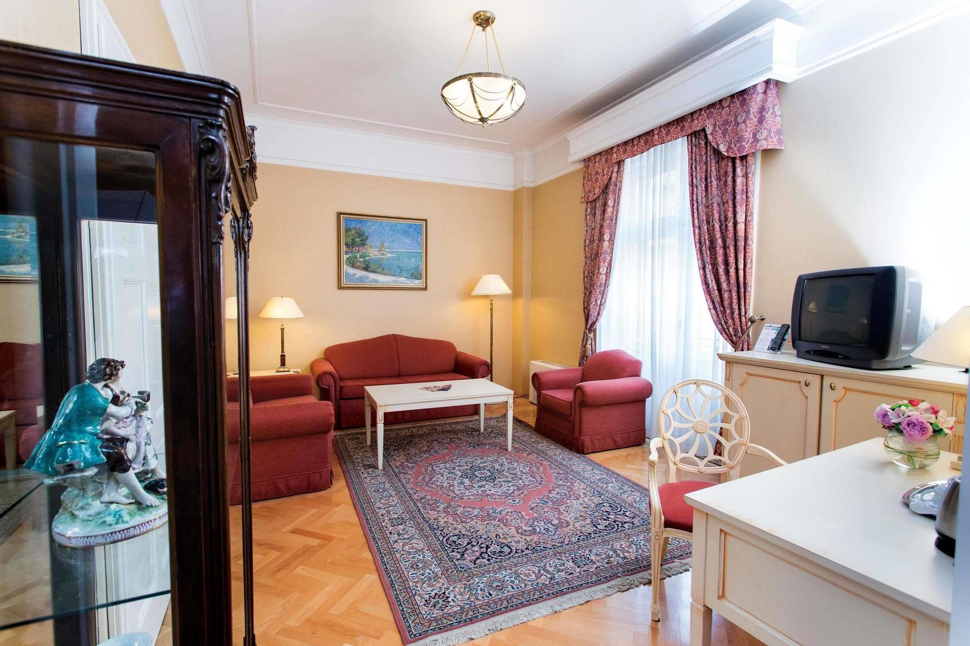Danubius Astoria City Center 4*