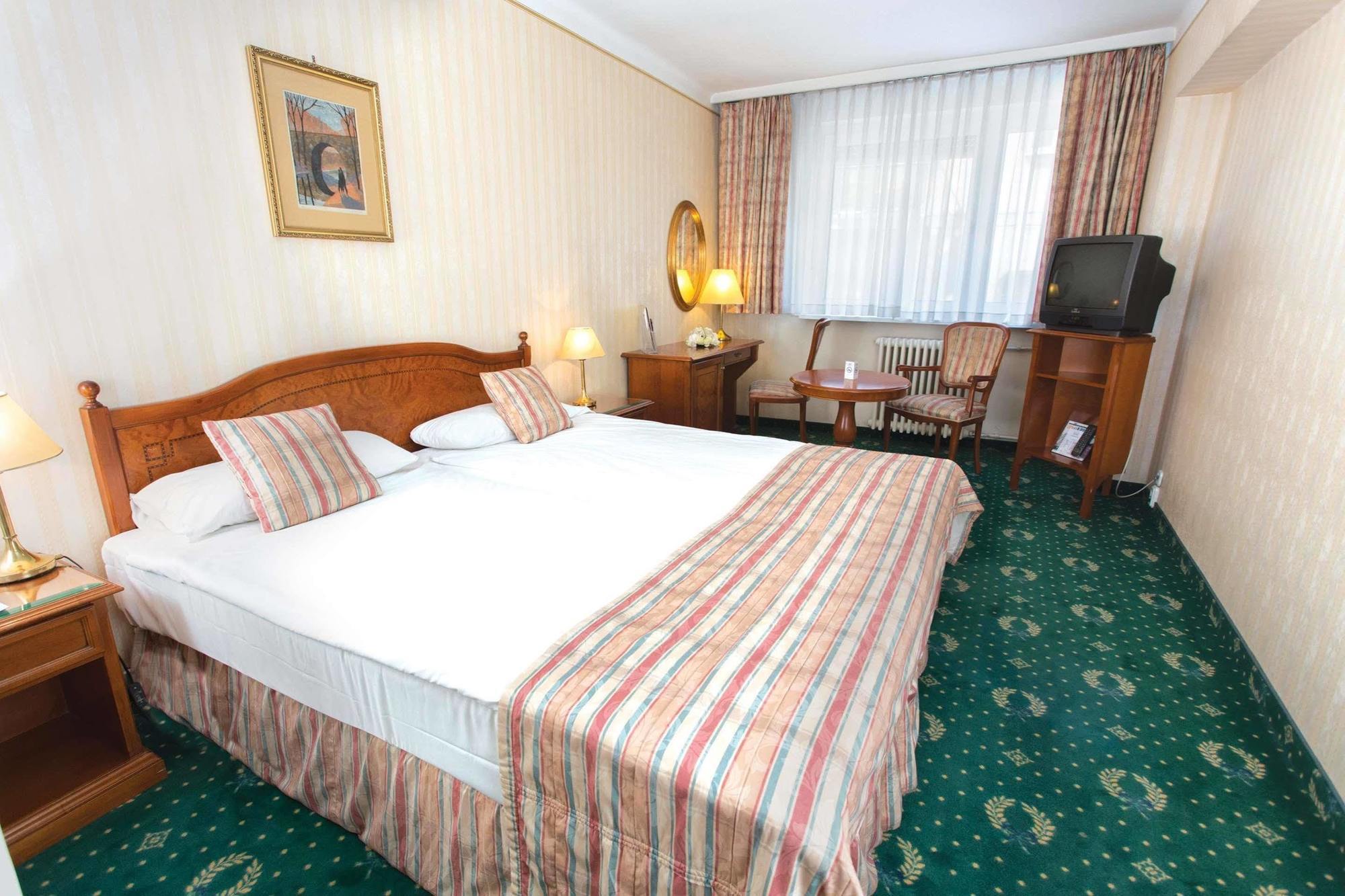 Danubius Astoria City Center Hotell 4*