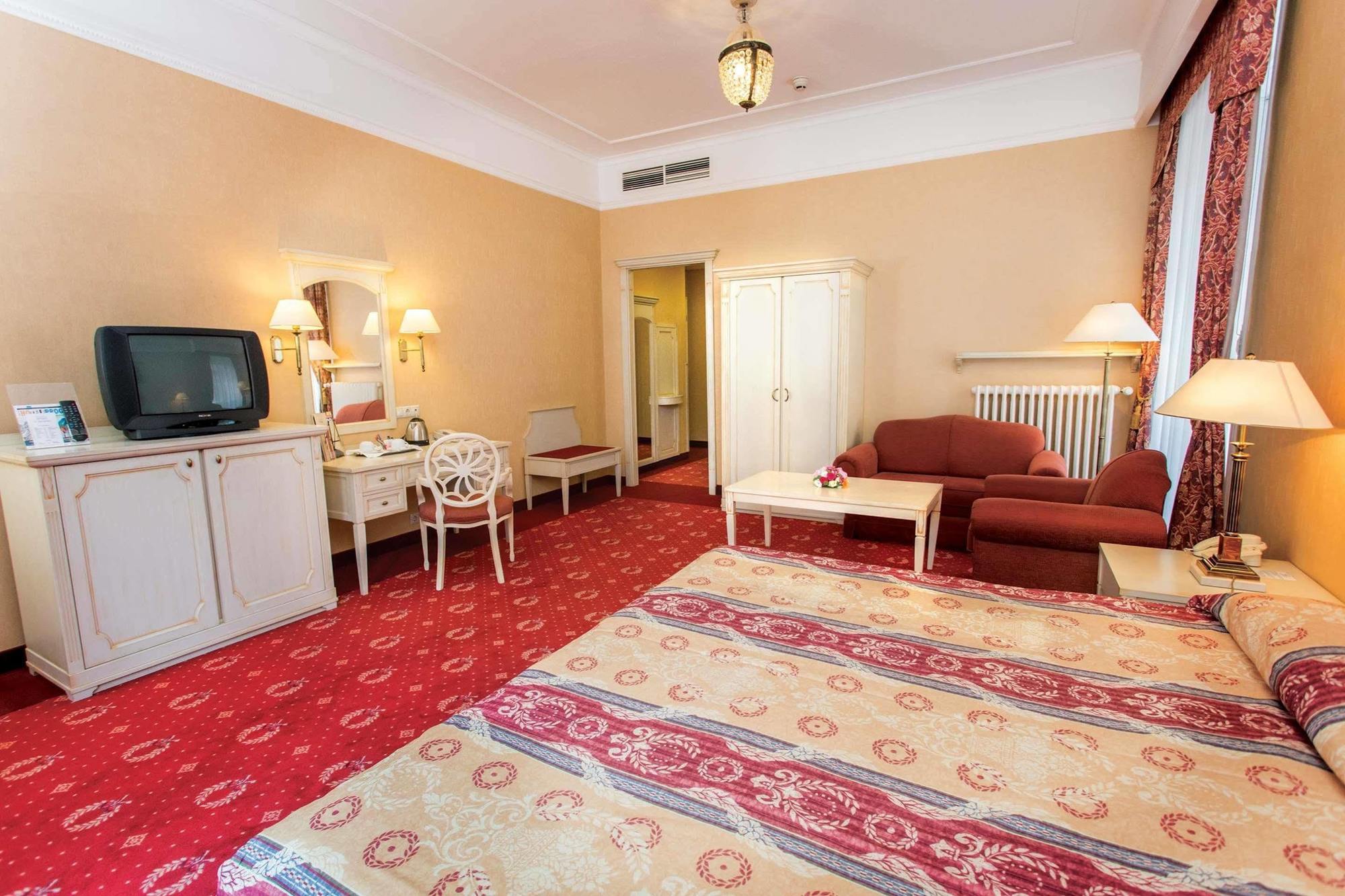 Hotell Danubius Astoria City Center 4*