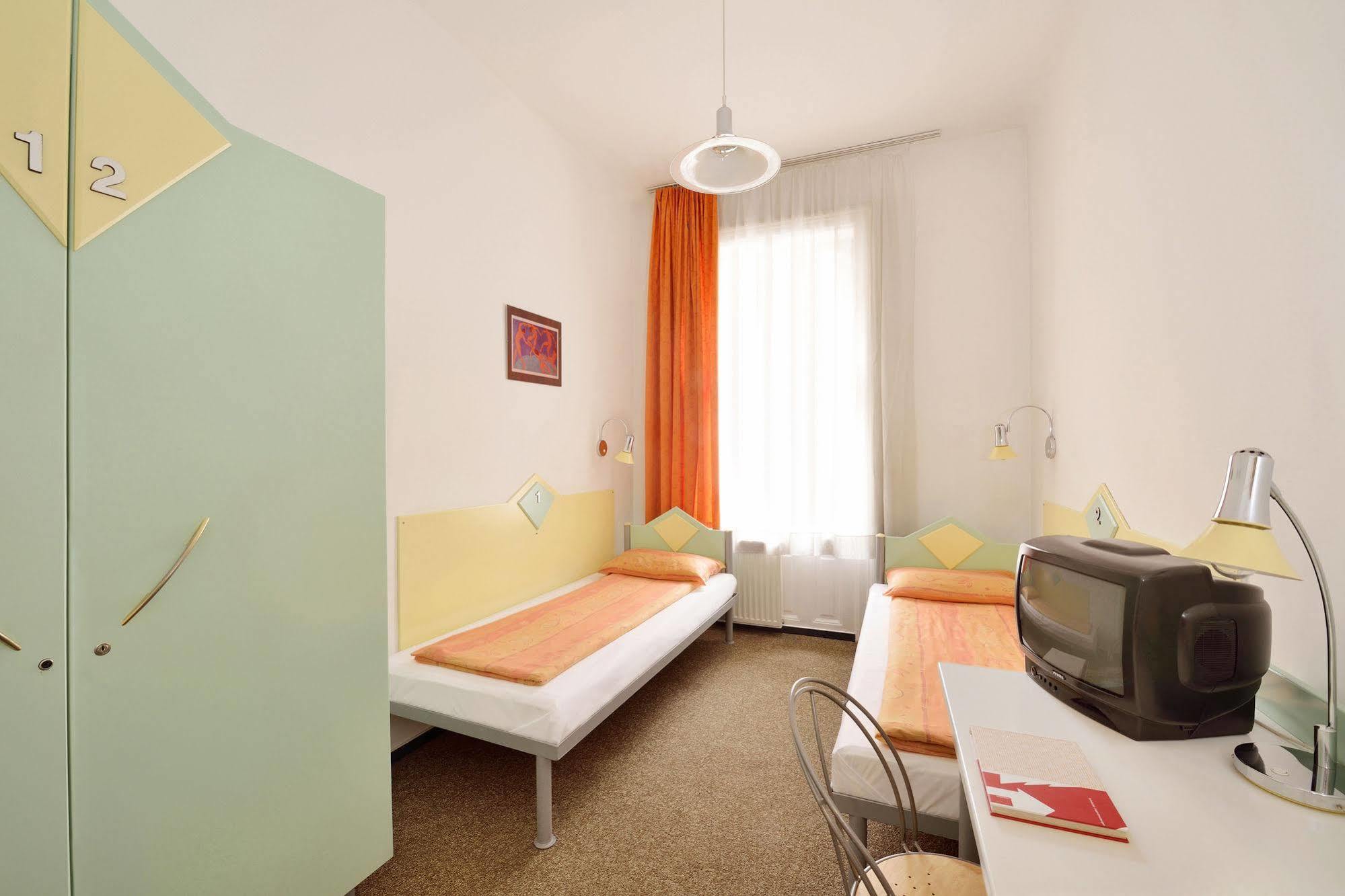 Mp Hostel *