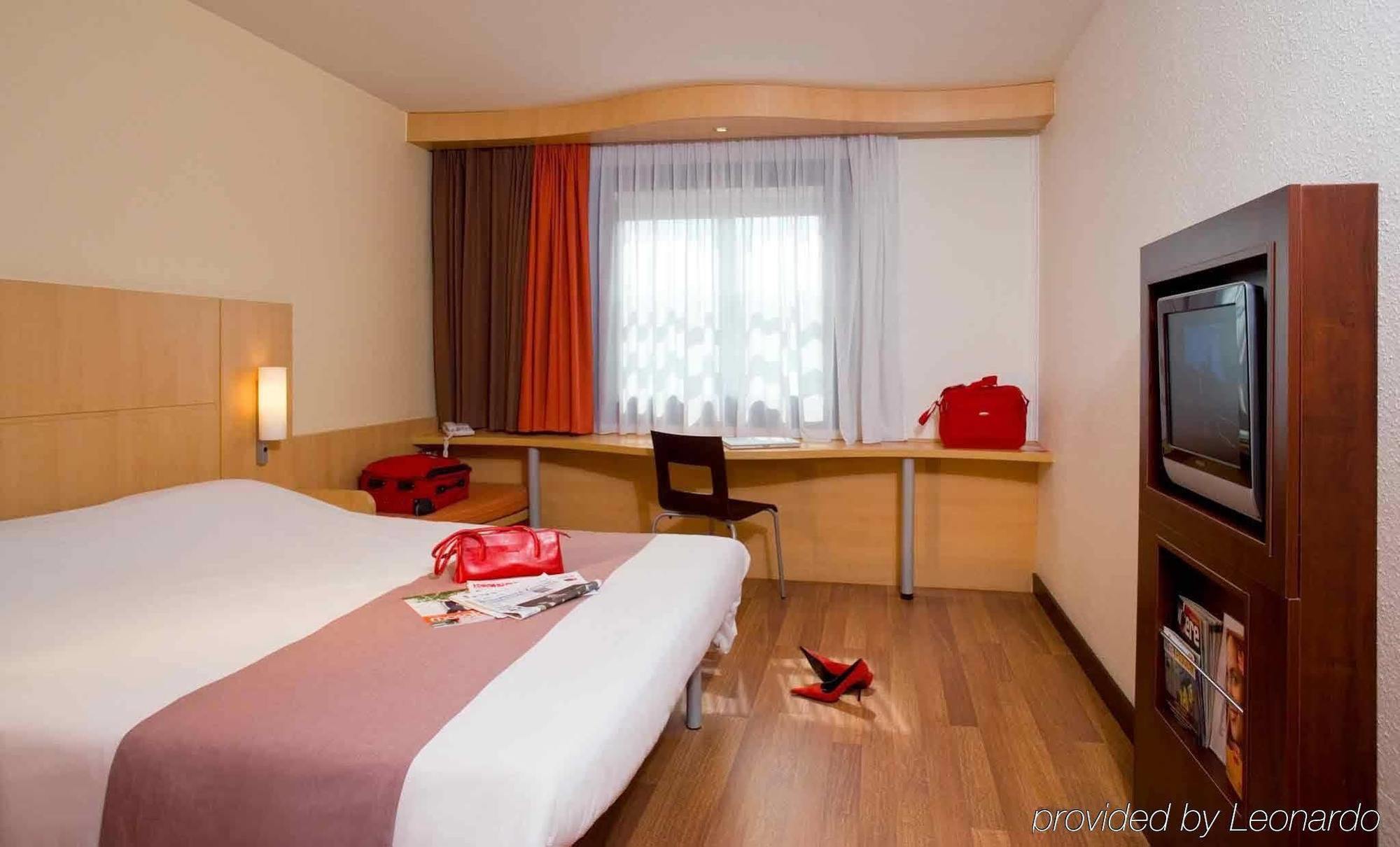 Ibis Heroes Square Hotel