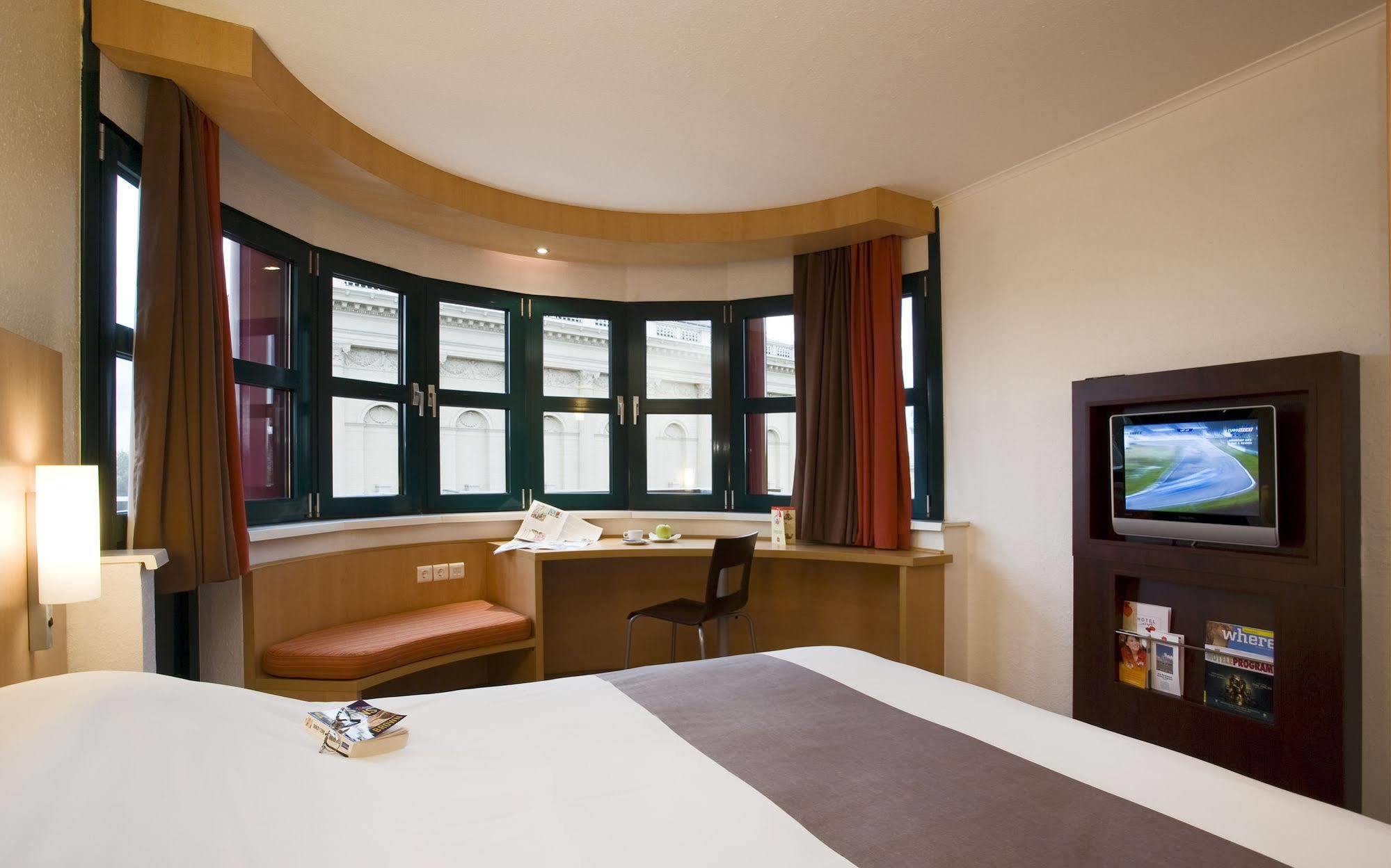 Hotel Ibis Heroes Square