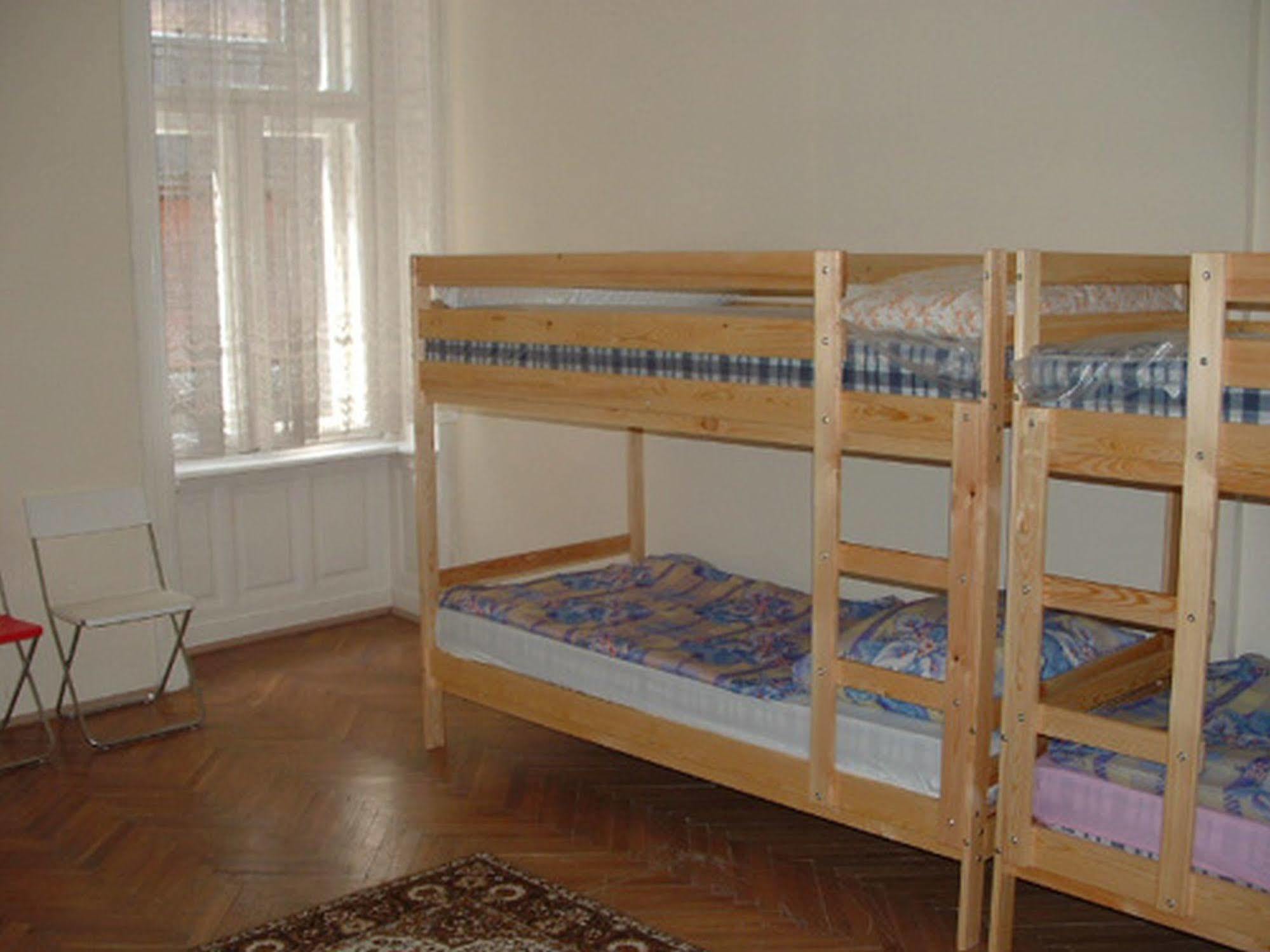 Hotel 1st 2*