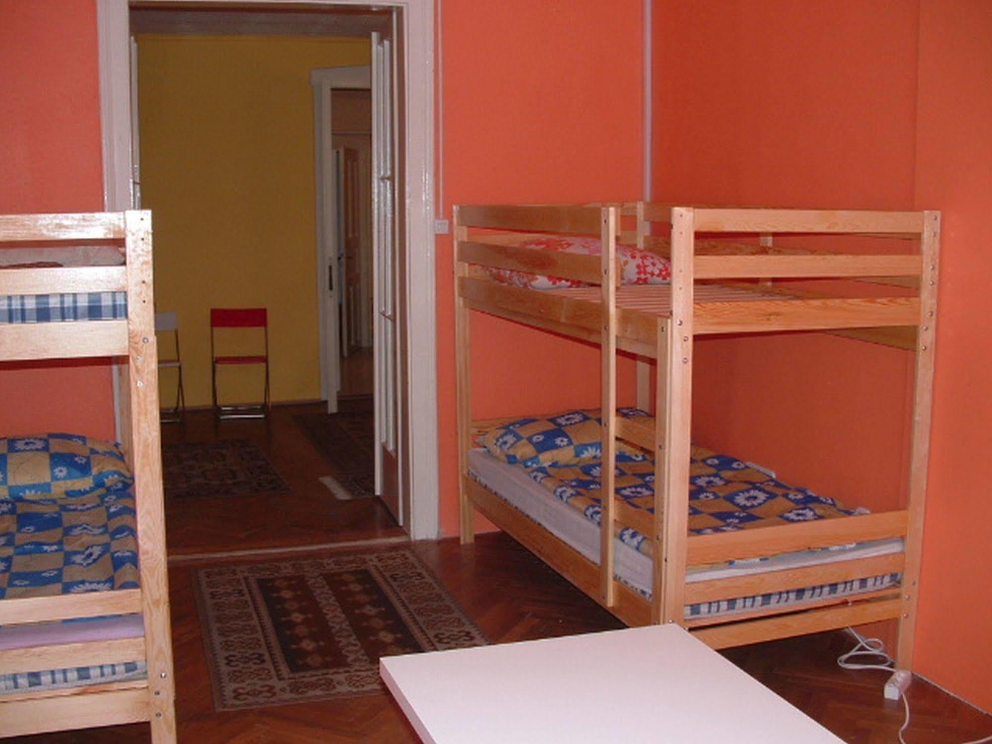 Hotel 1st 2*