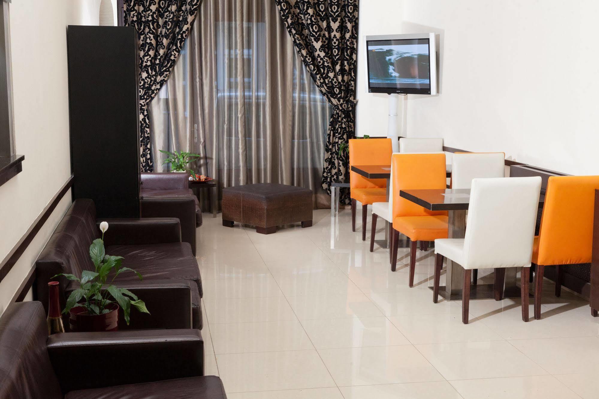 Hostal Equity Point *