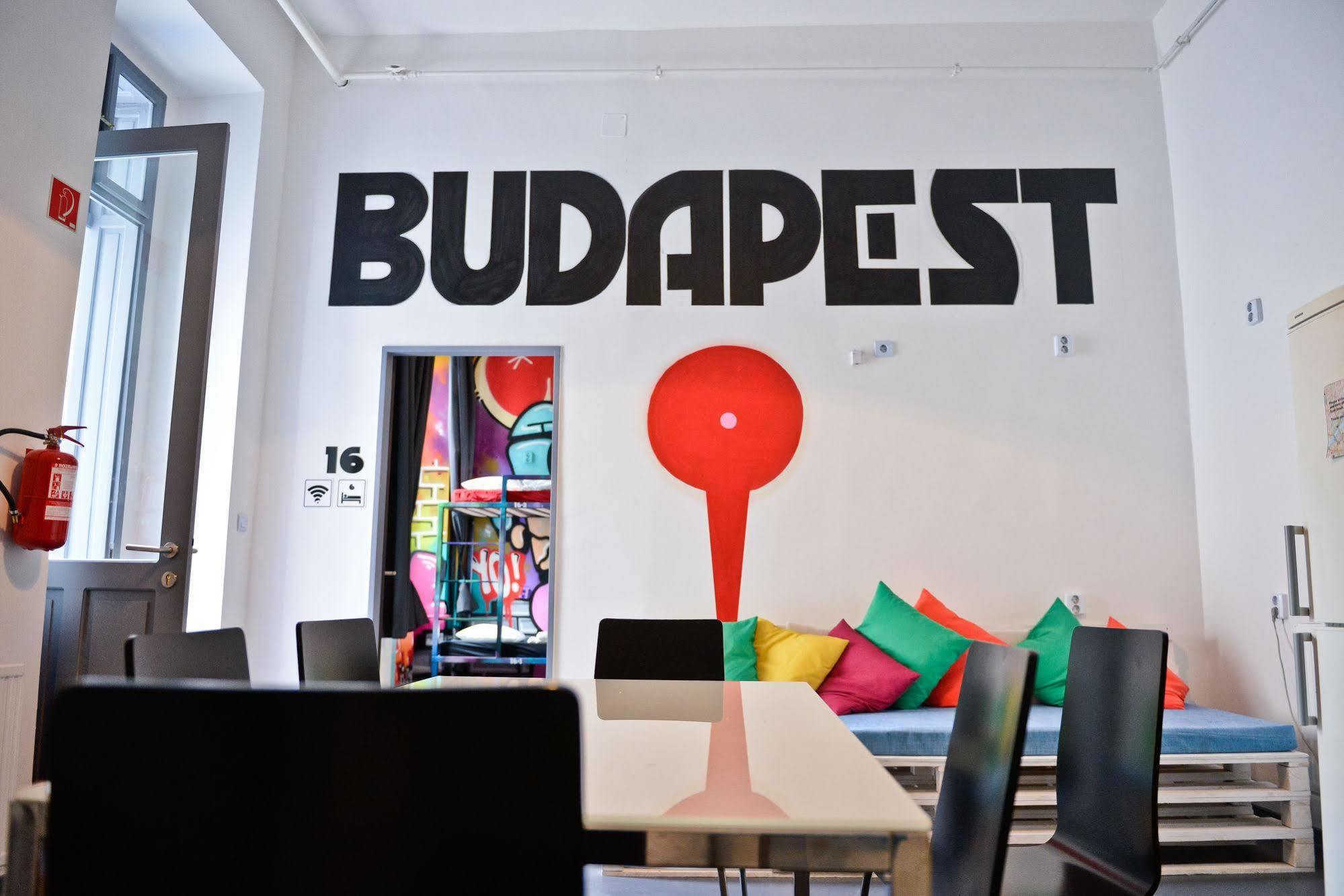 Lol Boutique Center * Budapest