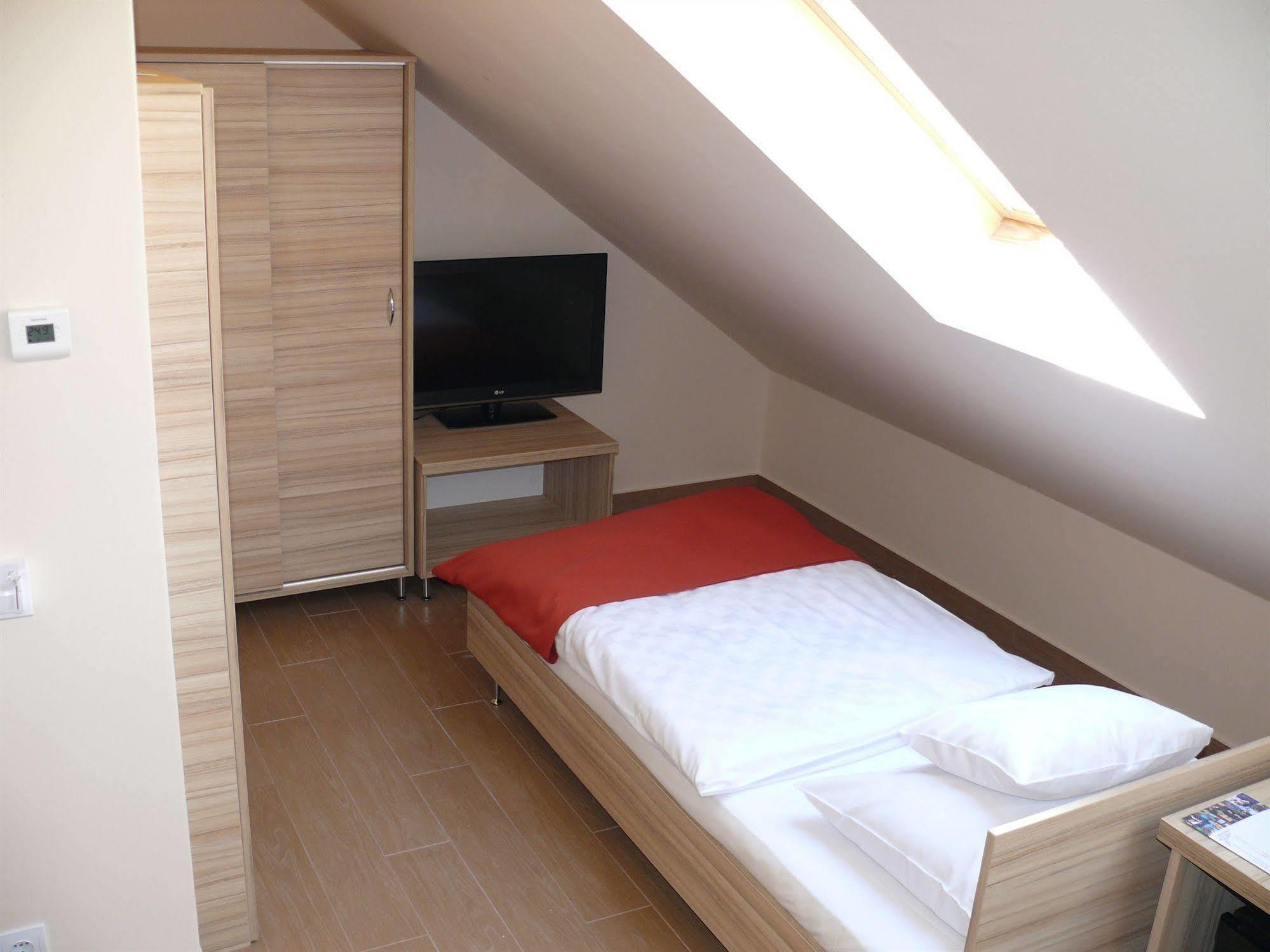 Sunshine Hotel 3*