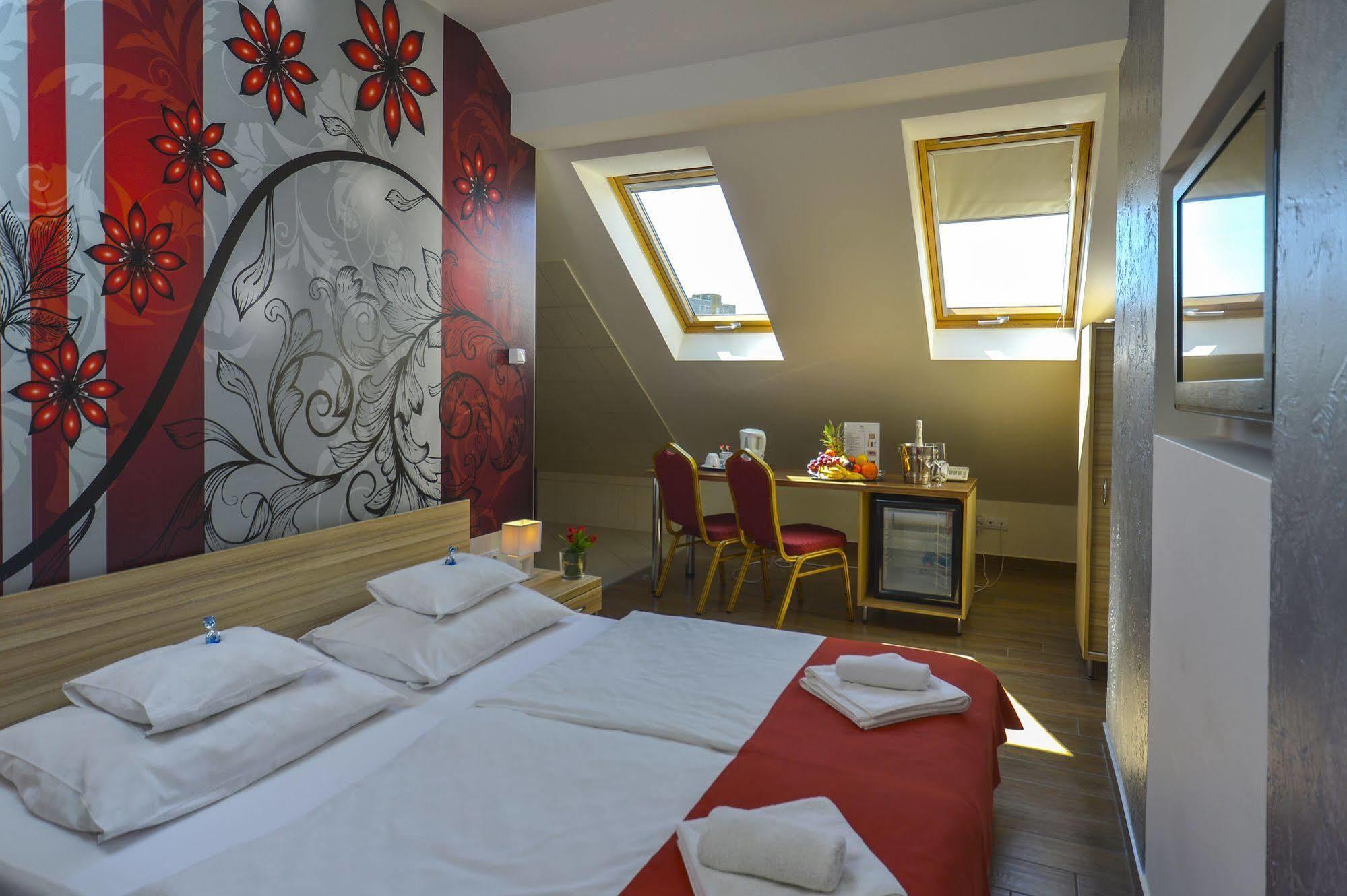 Sunshine Hotel 3*