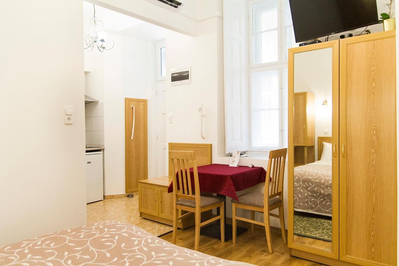 Authentic Akacfa Apartamento