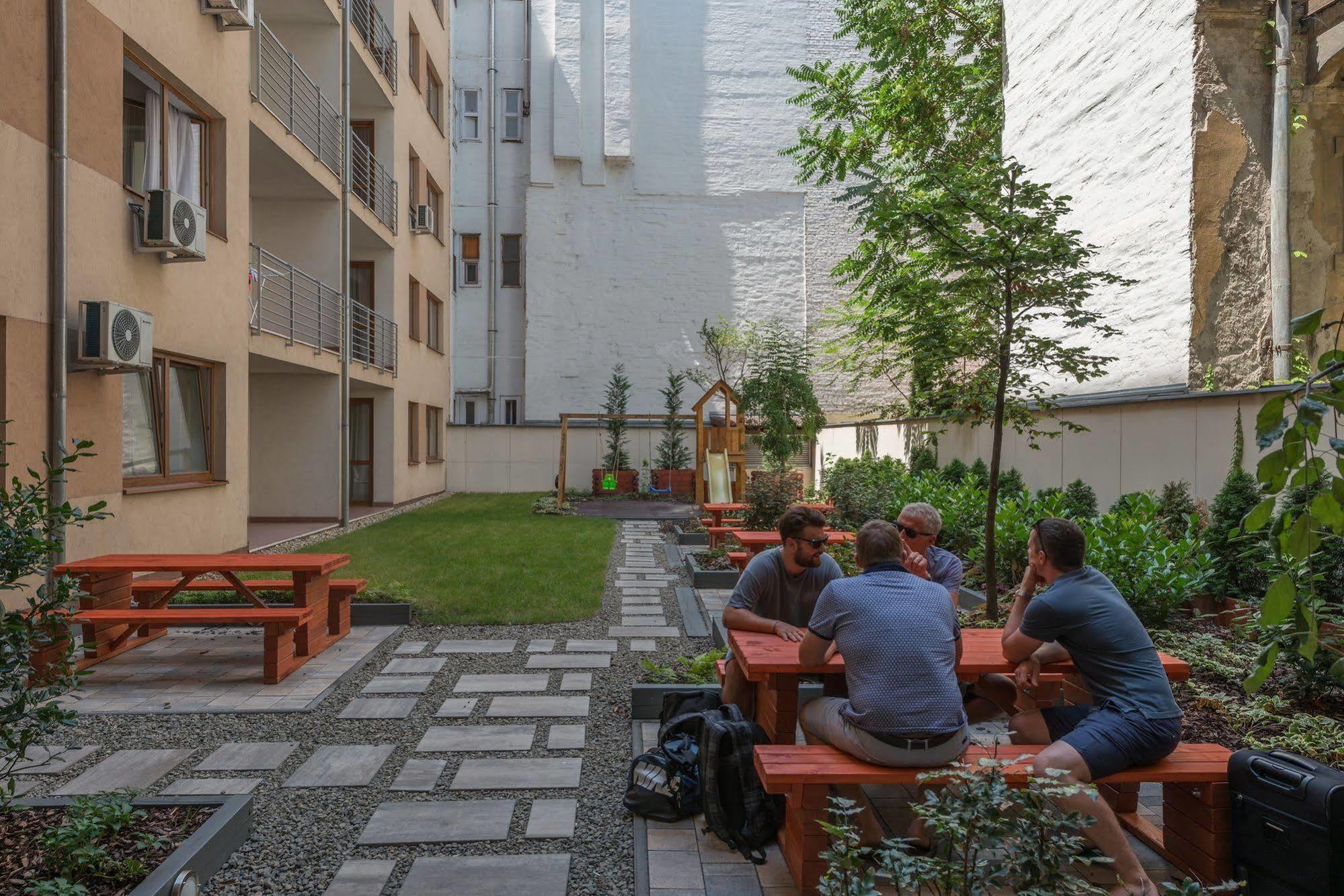 Corvin Plaza &