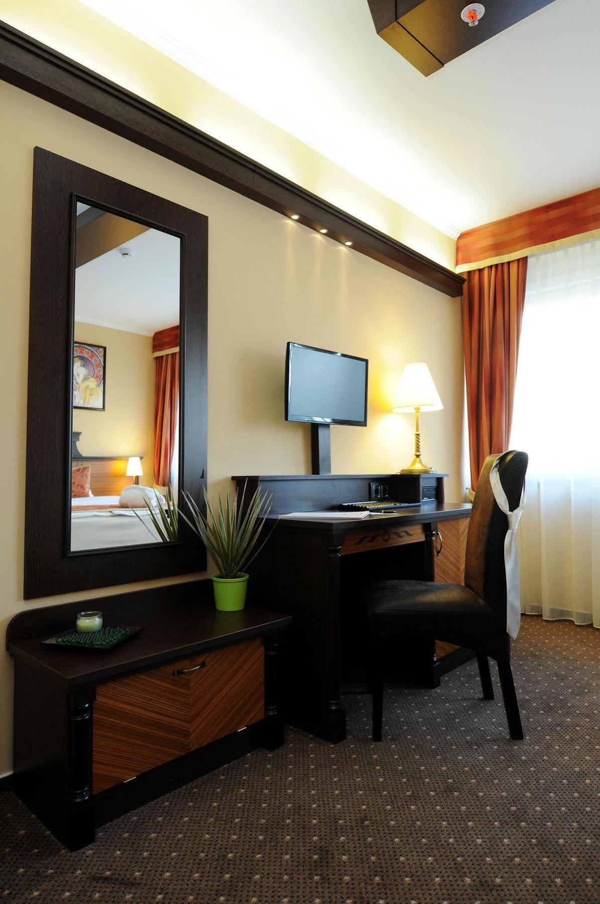 Residencia Baron Hotel 4*