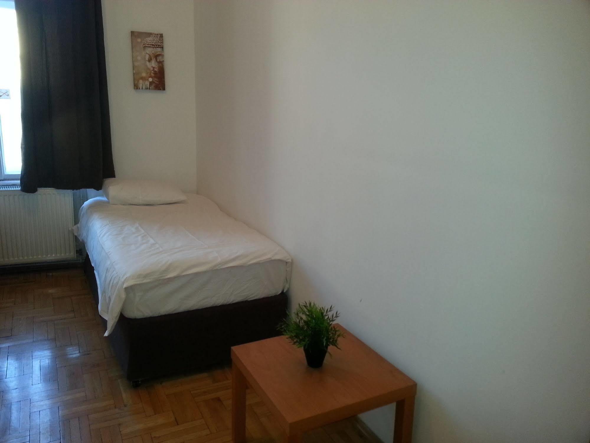 Hostal Caterina Private And