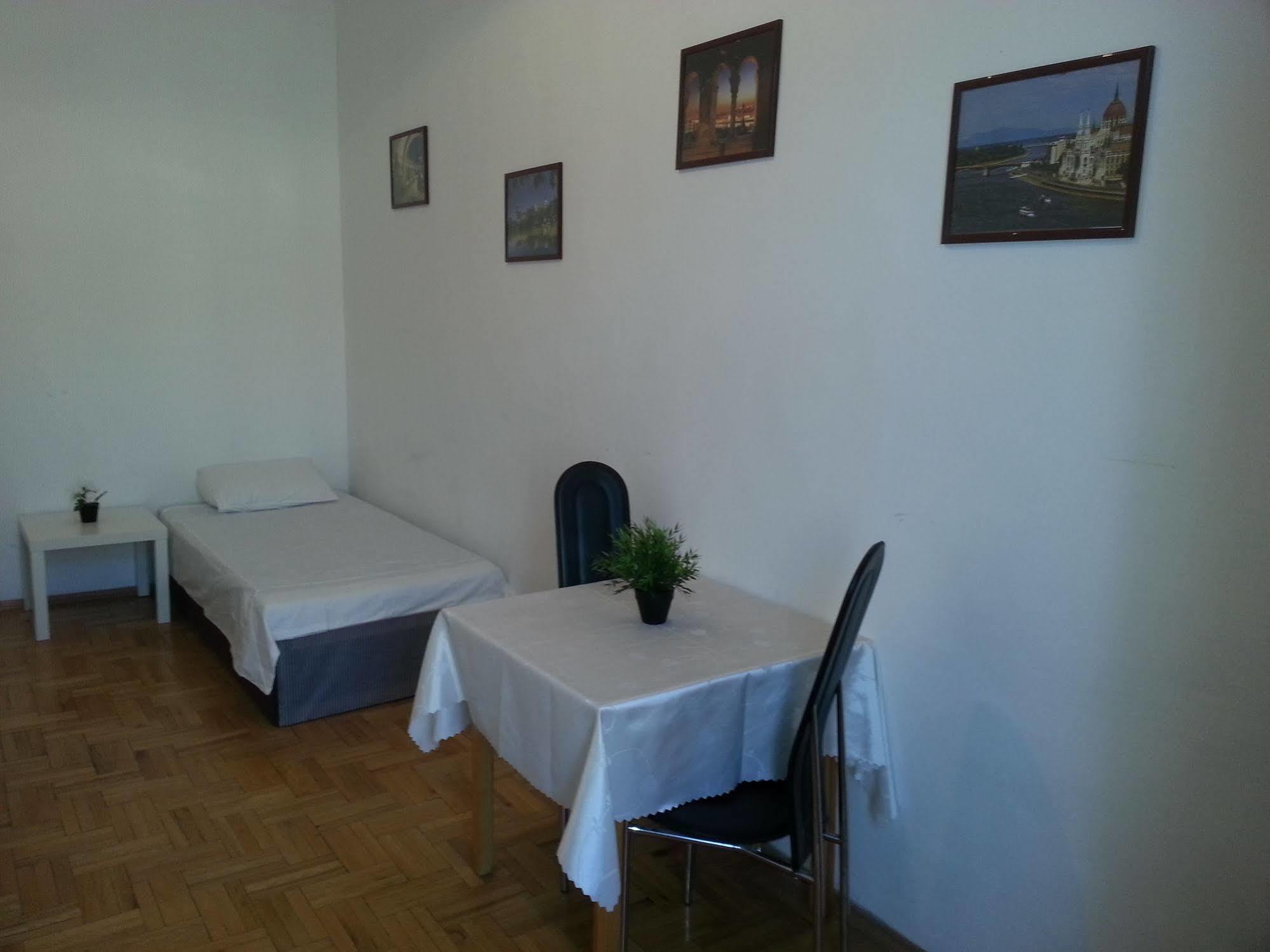 Caterina Private And * Budapest