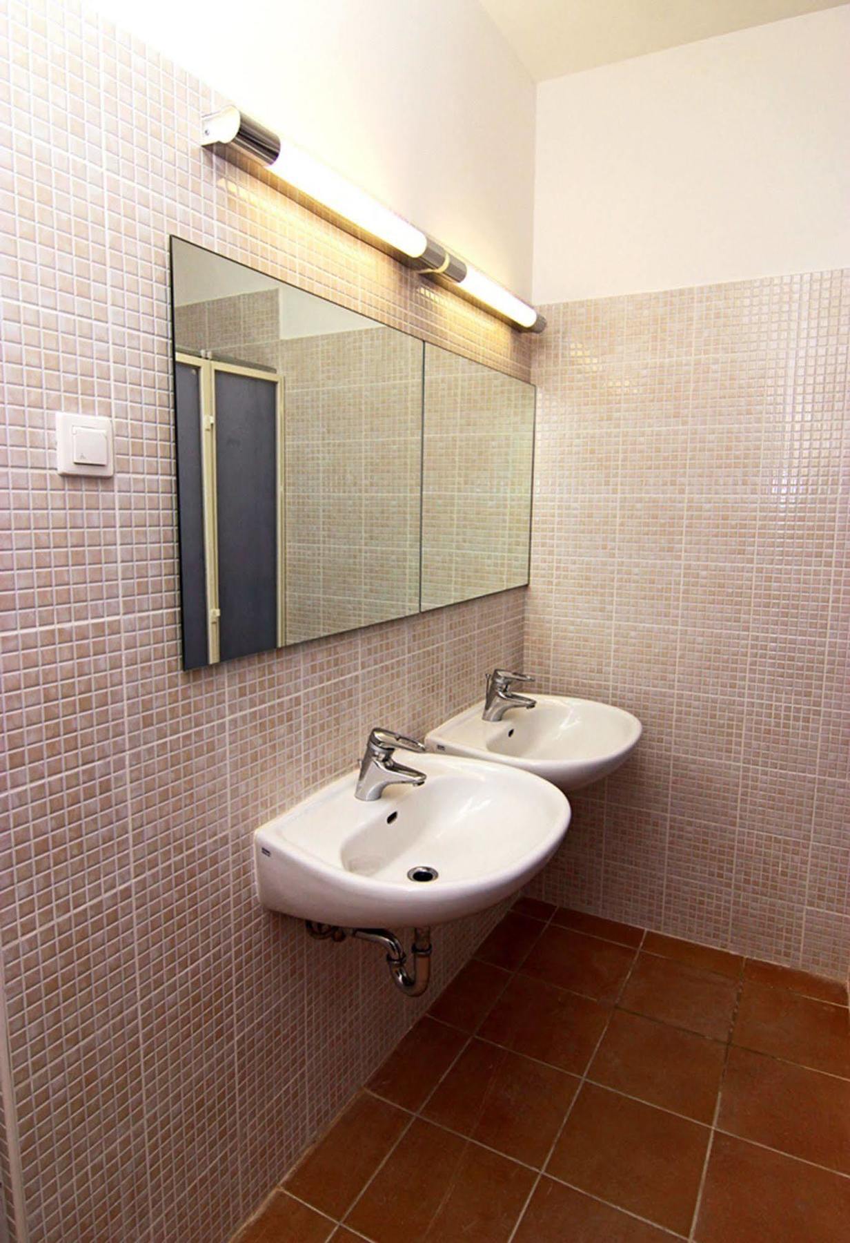 Hostal Wow *