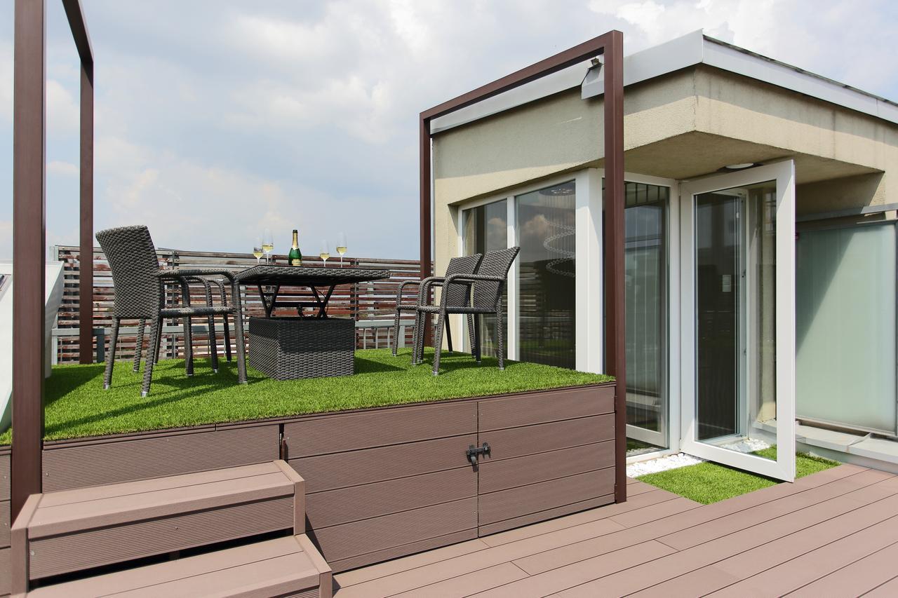 Skyline Penthouse By Ahg Apartament