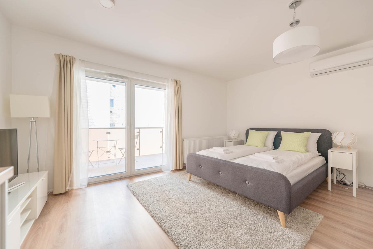 Oasis At Broadway Apartment *