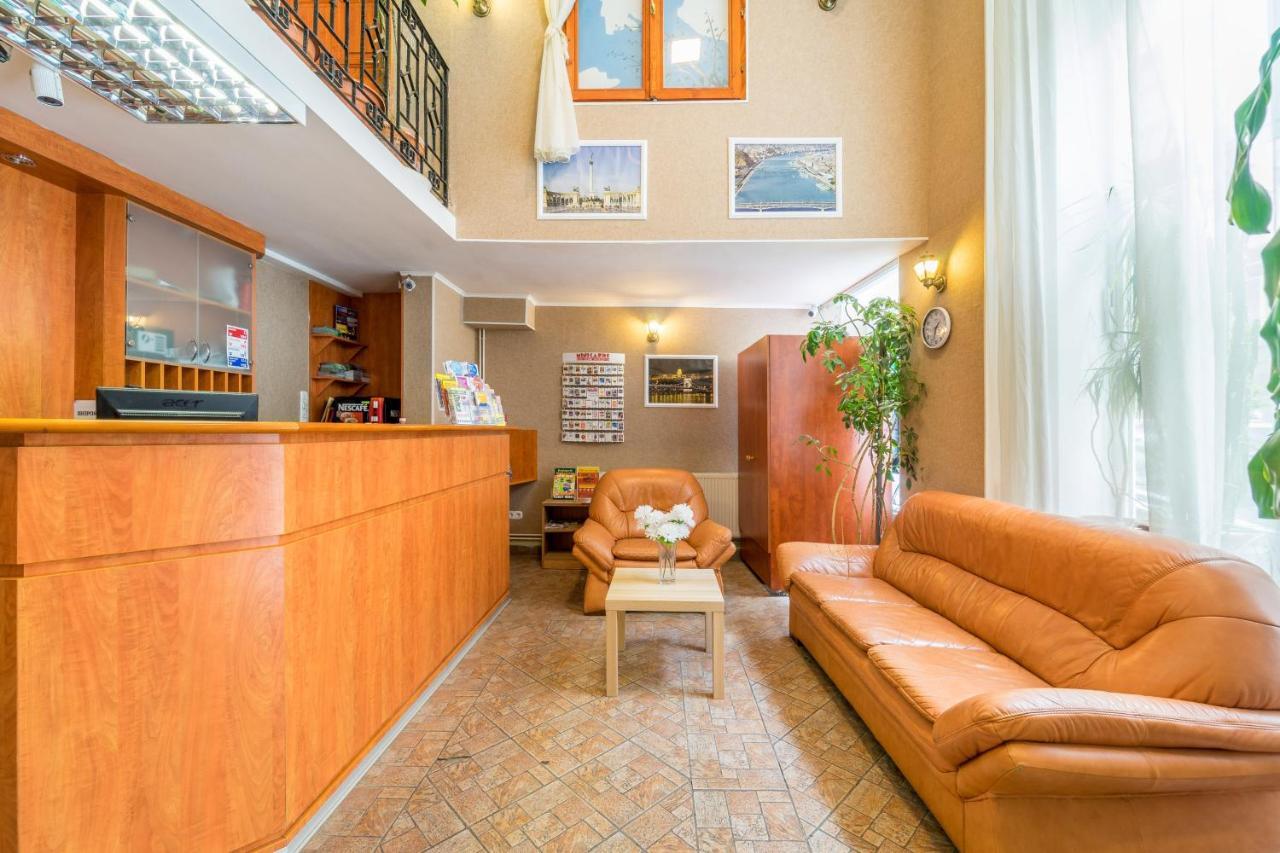 Easy Star Hotel