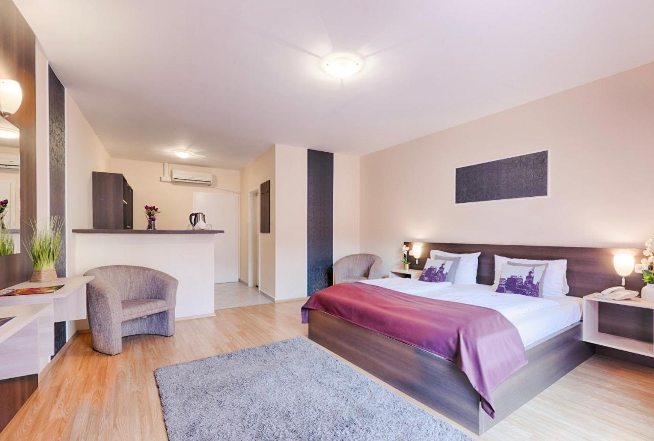 Triple M Hotell