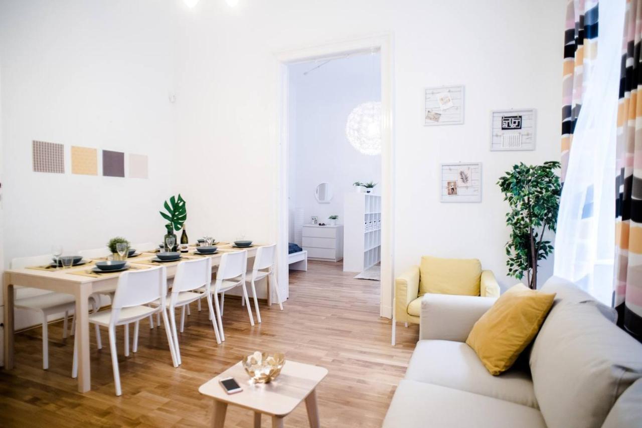 Huge, Central For 8 People Budapest