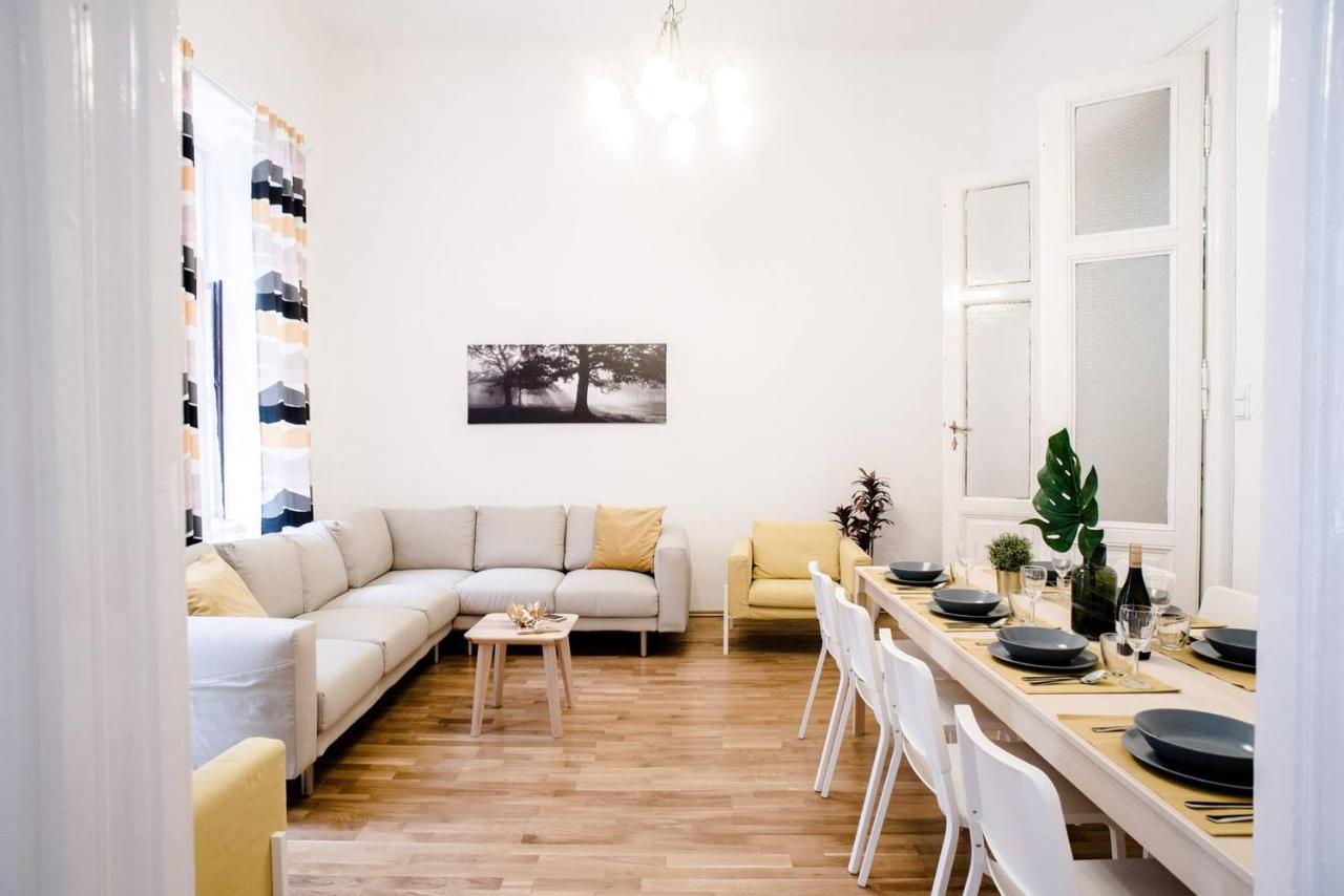 Huge, Central For 8 People * Budapest