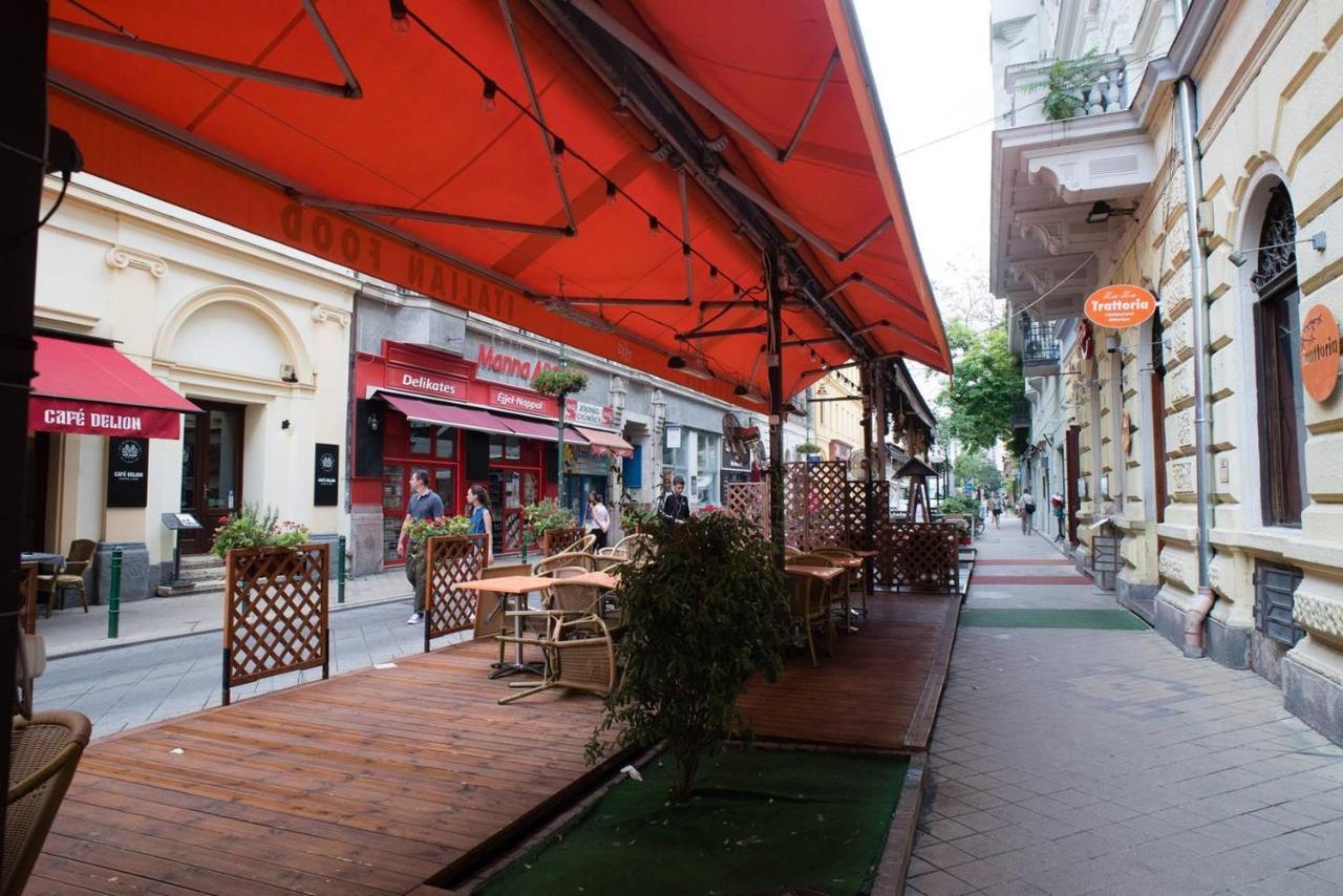Huge, Central For 8 People * Budapest